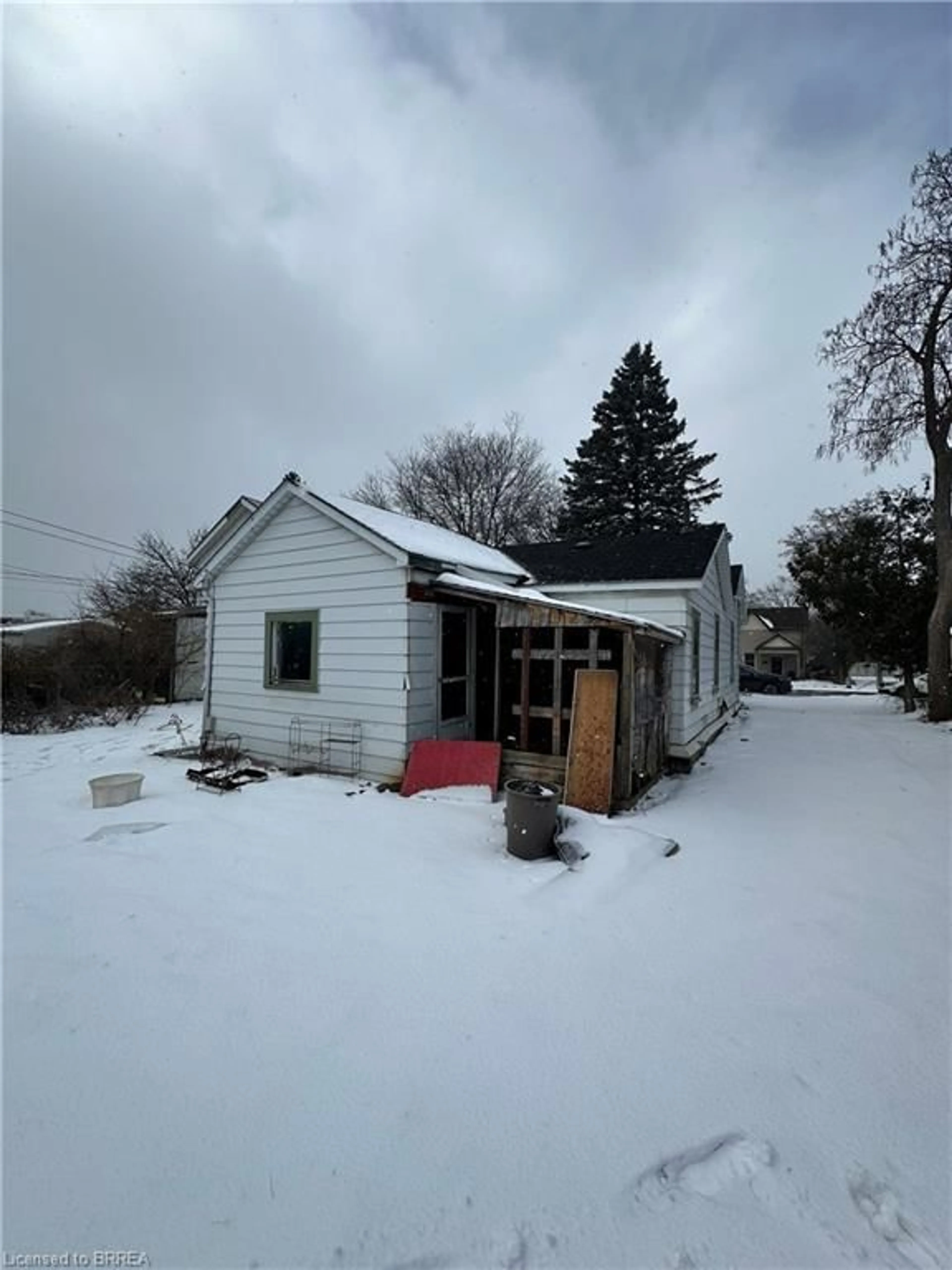 Shed for 5 Ann St, Brantford Ontario N3R 3X9