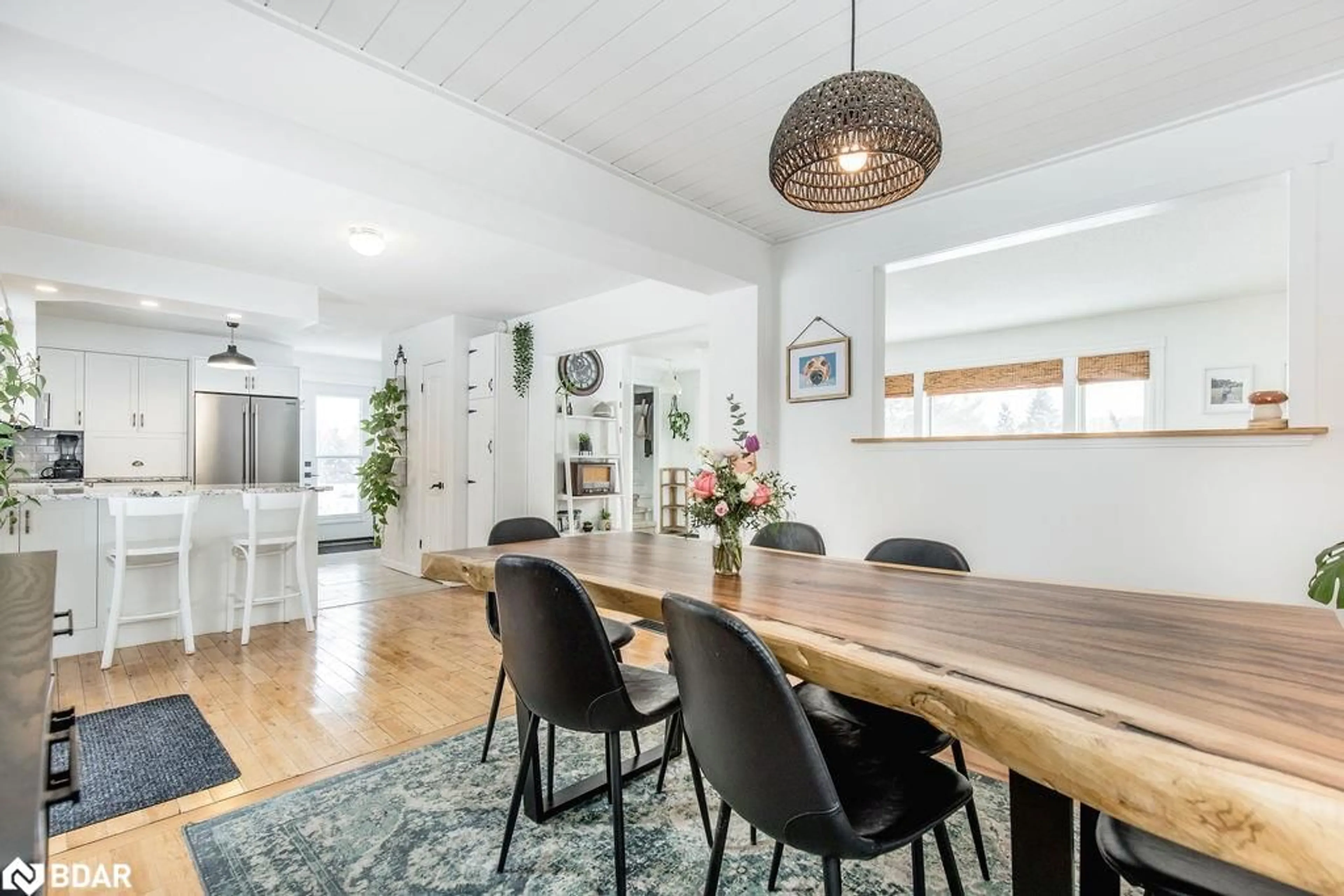 Dining room, wood/laminate floor for 1309 St Vincent St, Midhurst Ontario L9X 0P7