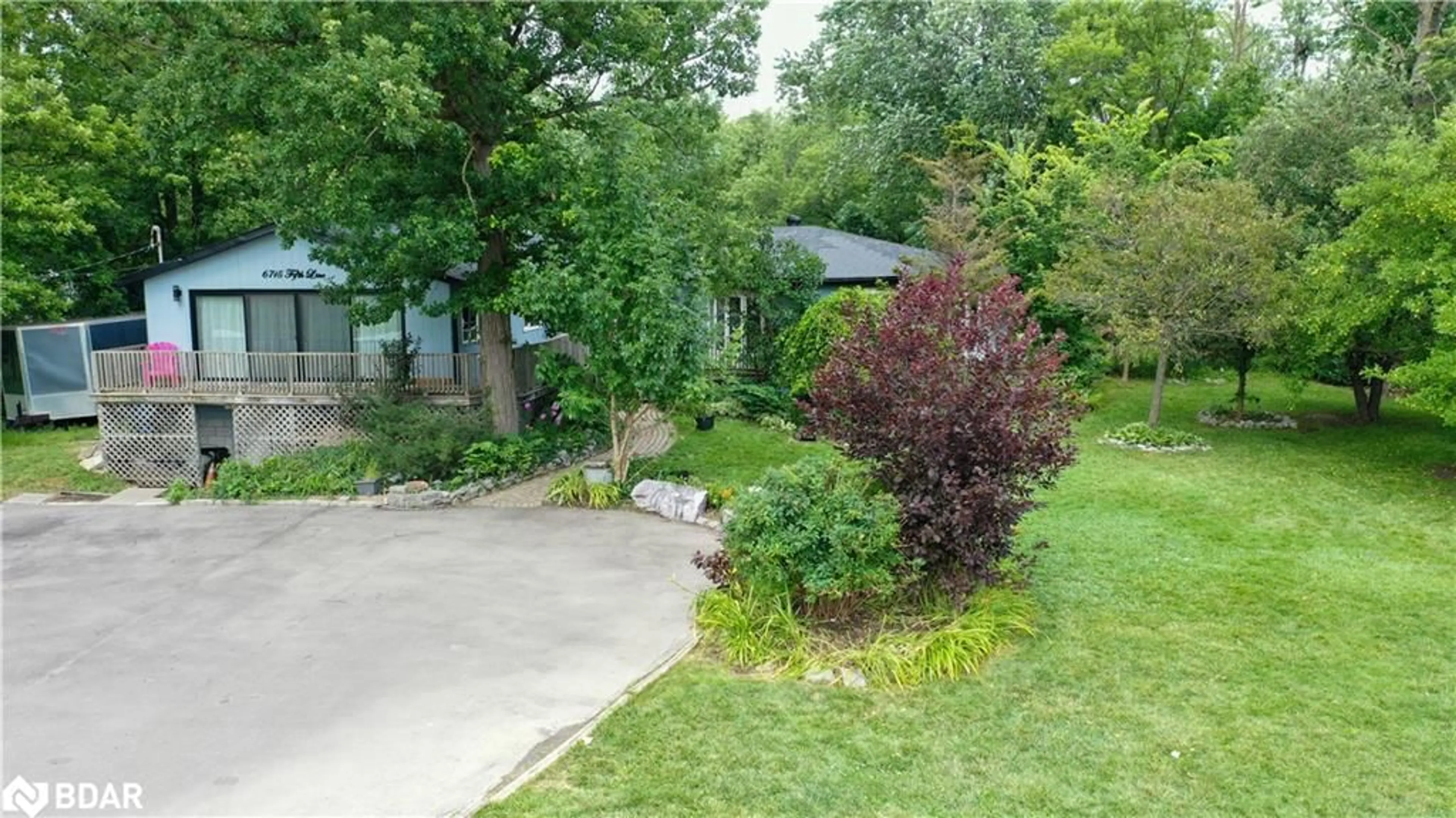 A pic from outside/outdoor area/front of a property/back of a property/a pic from drone, street for 6715 5 Line, Milton Ontario L9E 0E9