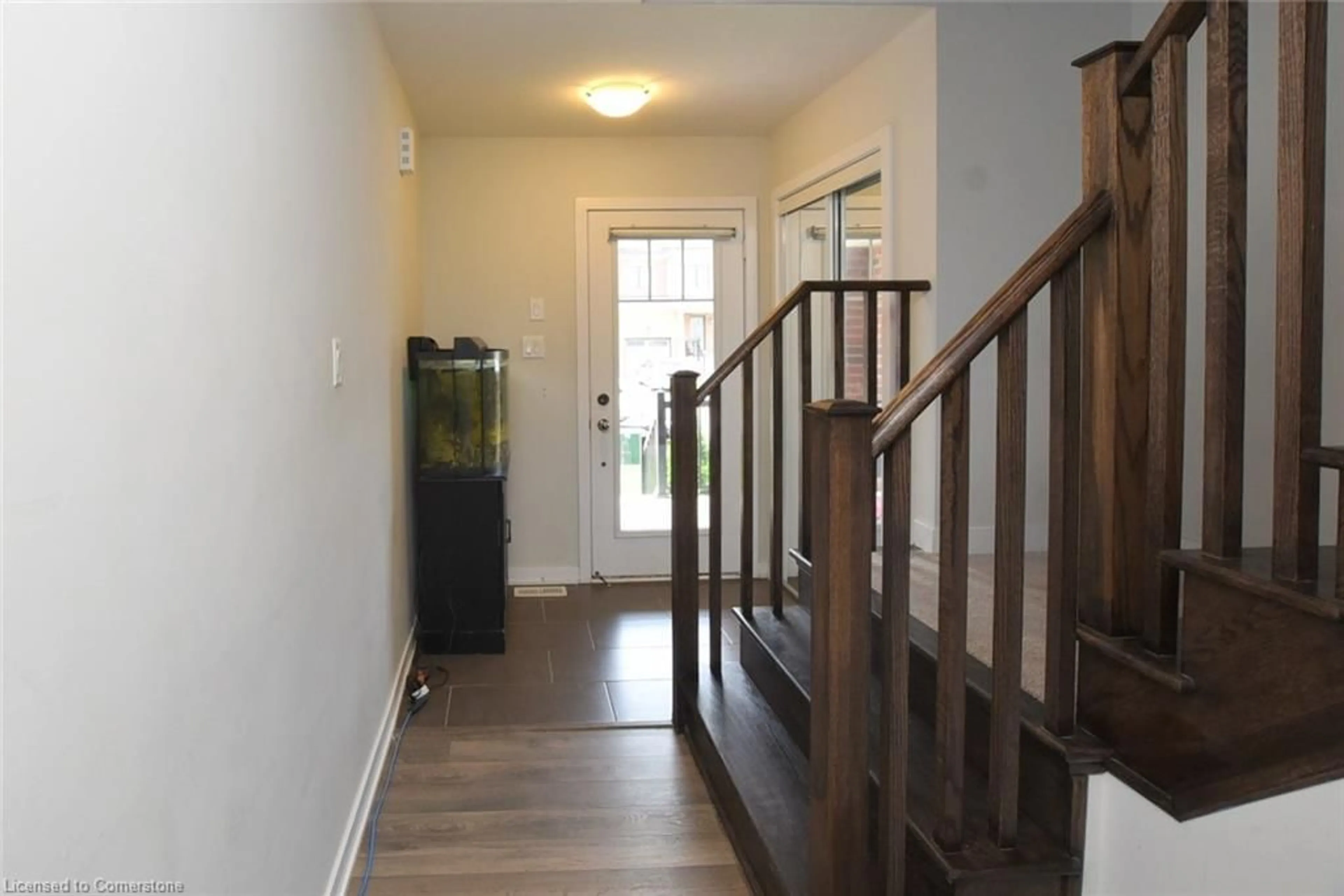 Indoor foyer for 50 Sherway Dr, Stoney Creek Ontario L9J 0J3