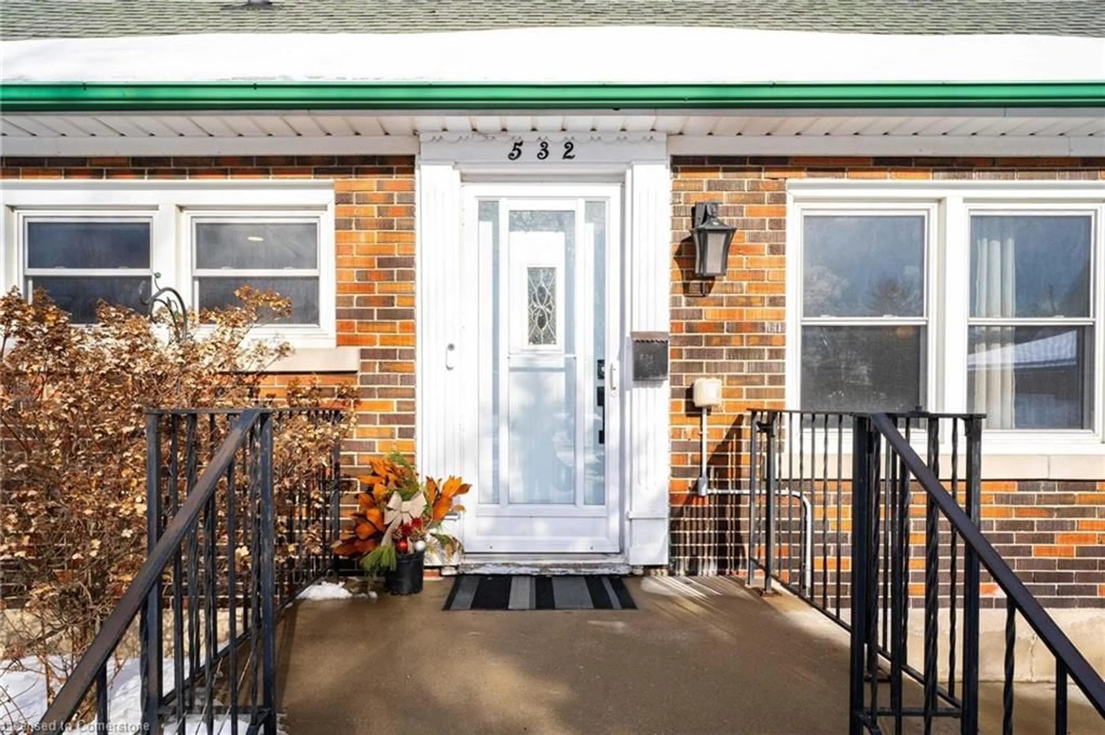 Indoor entryway for 532 Courtland Ave, Kitchener Ontario N2G 2W8