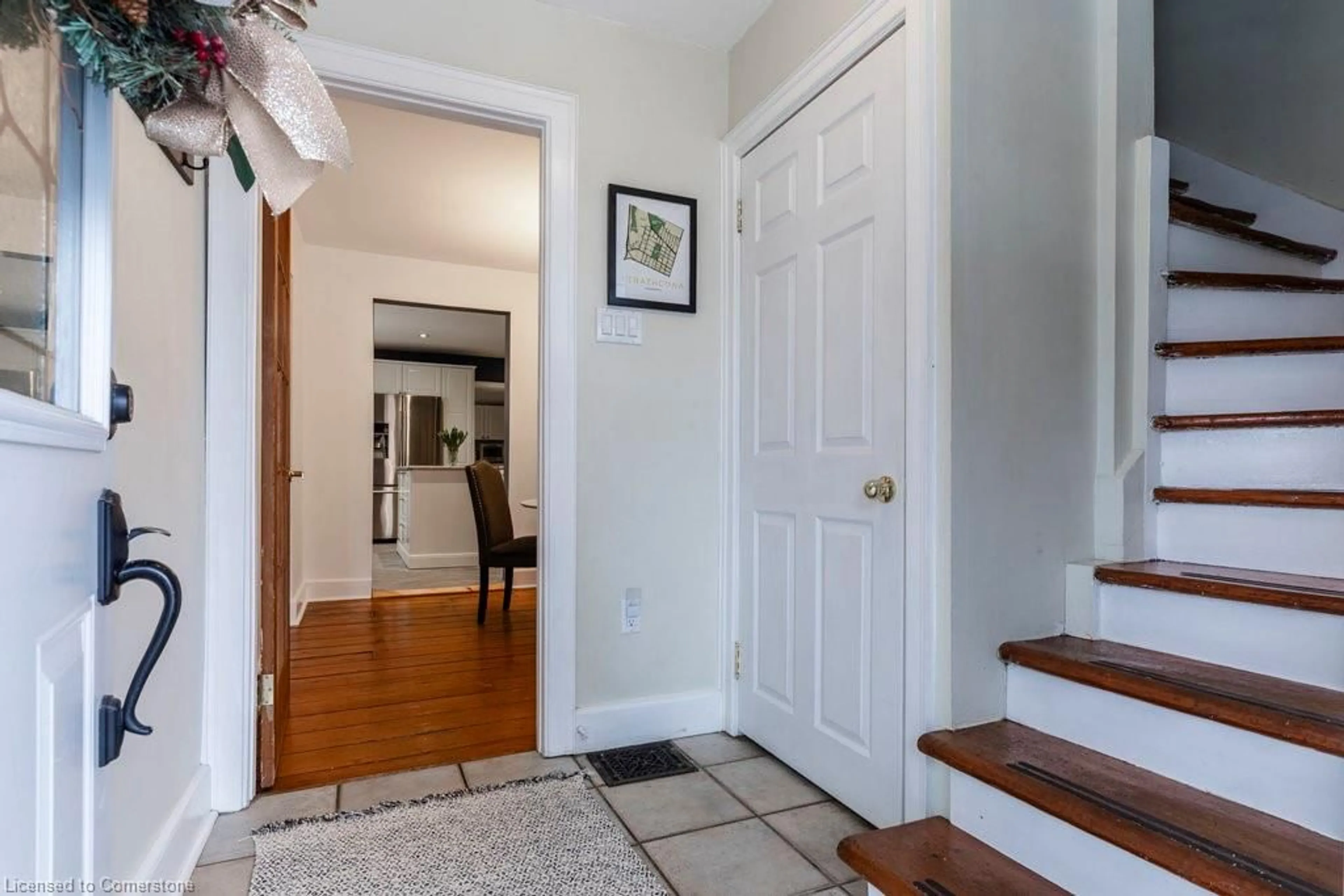 Indoor entryway for 22 Nelson St, Hamilton Ontario L8P 1G3