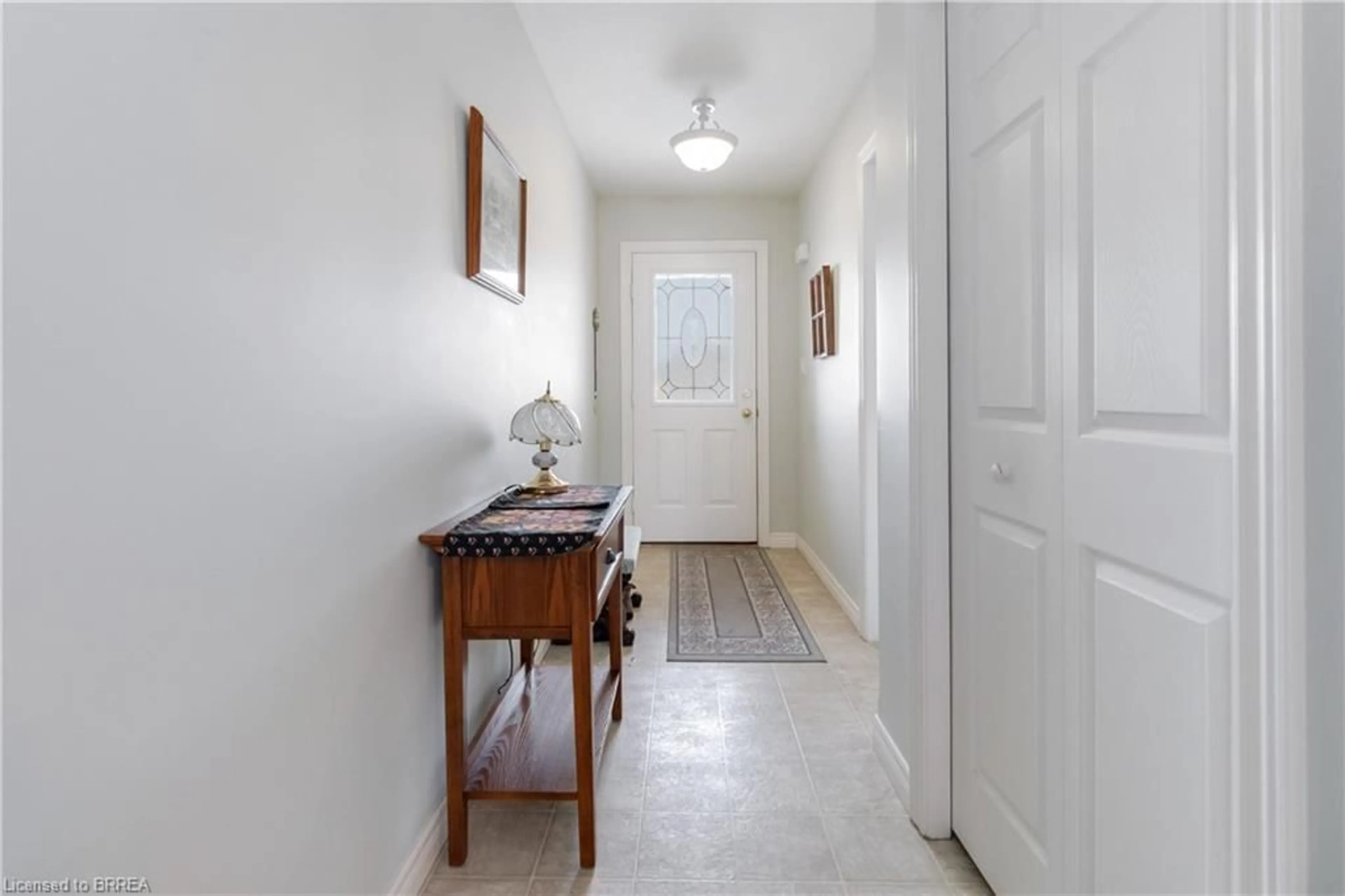 Indoor entryway for 385 Park Rd #13, Brantford Ontario N3R 0A1