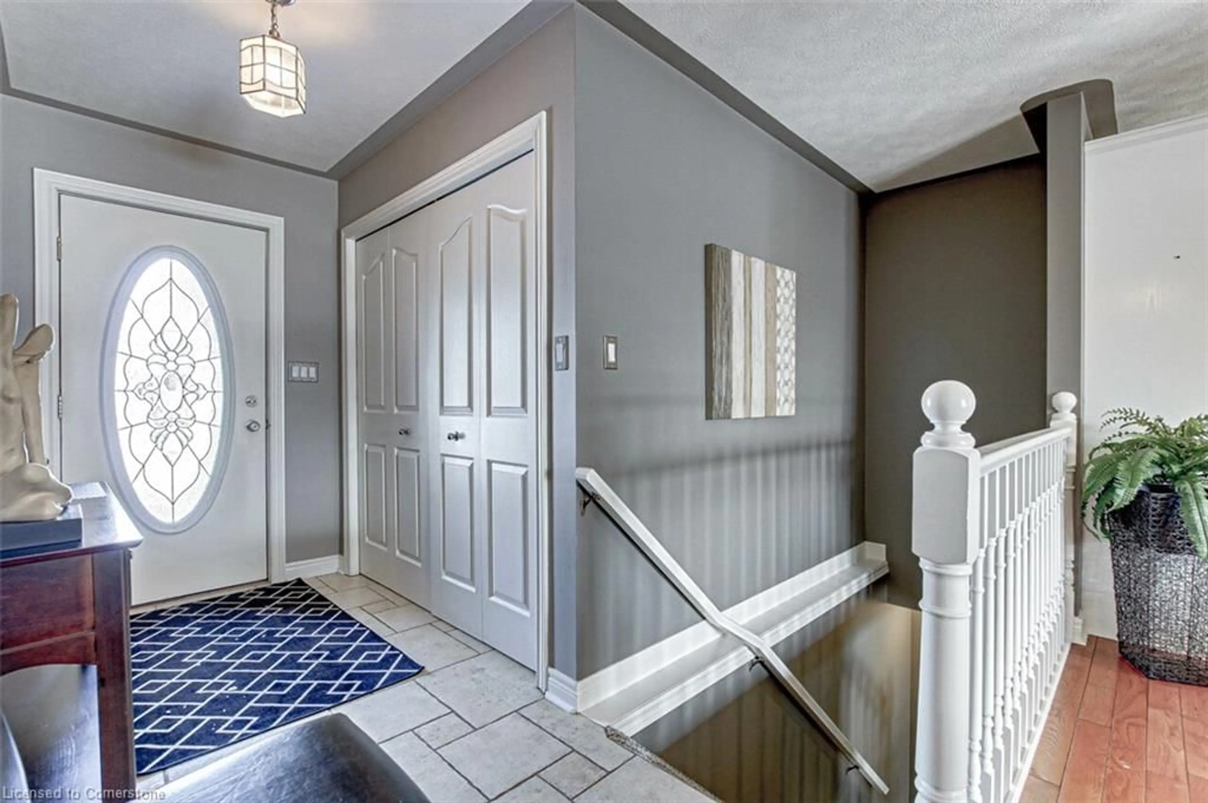 Indoor entryway for 28 Woodland Cres, Tillsonburg Ontario N4G 5R5