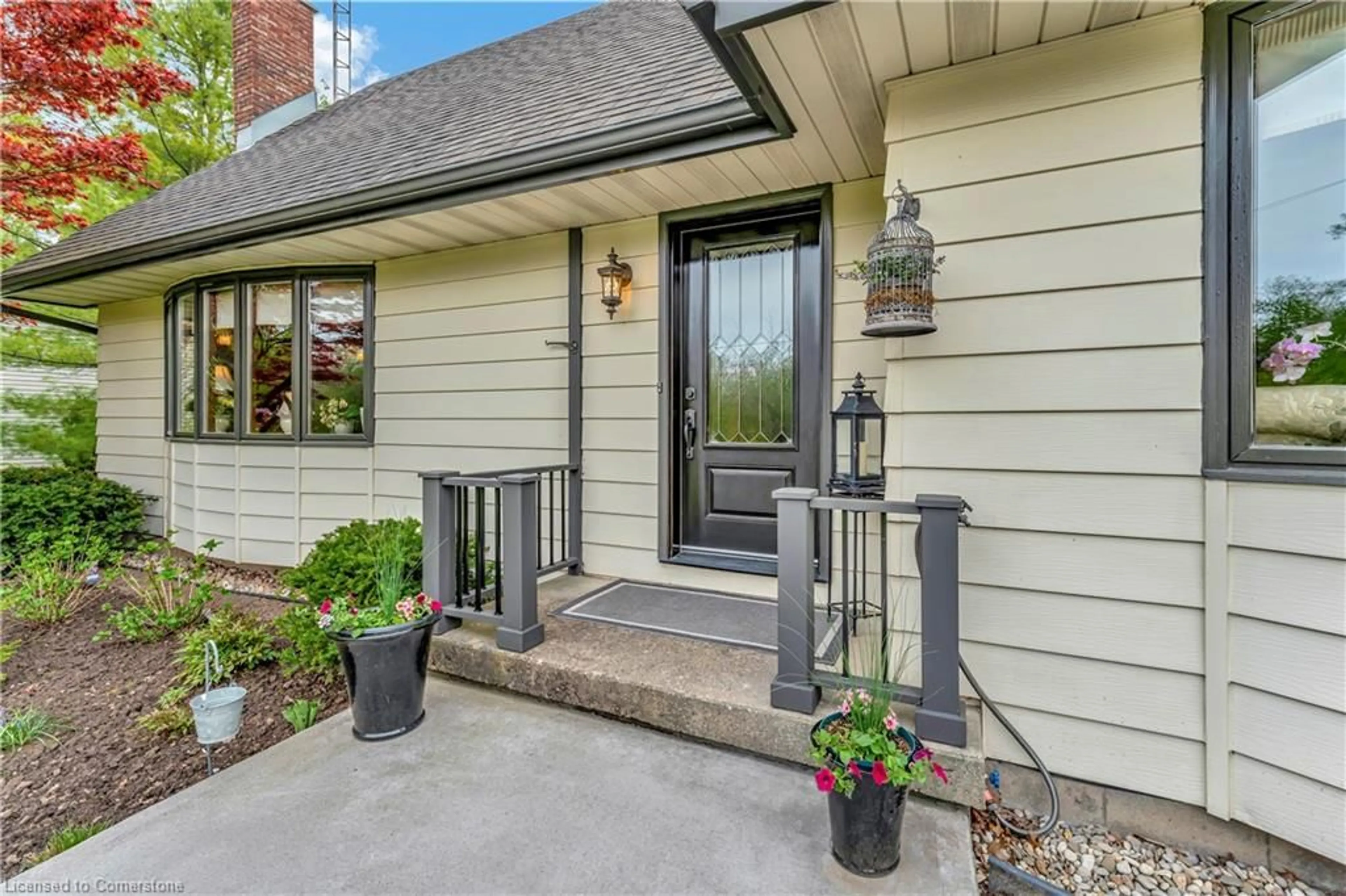 Indoor entryway for 685 Robson Rd, Waterdown Ontario L0R 2H1