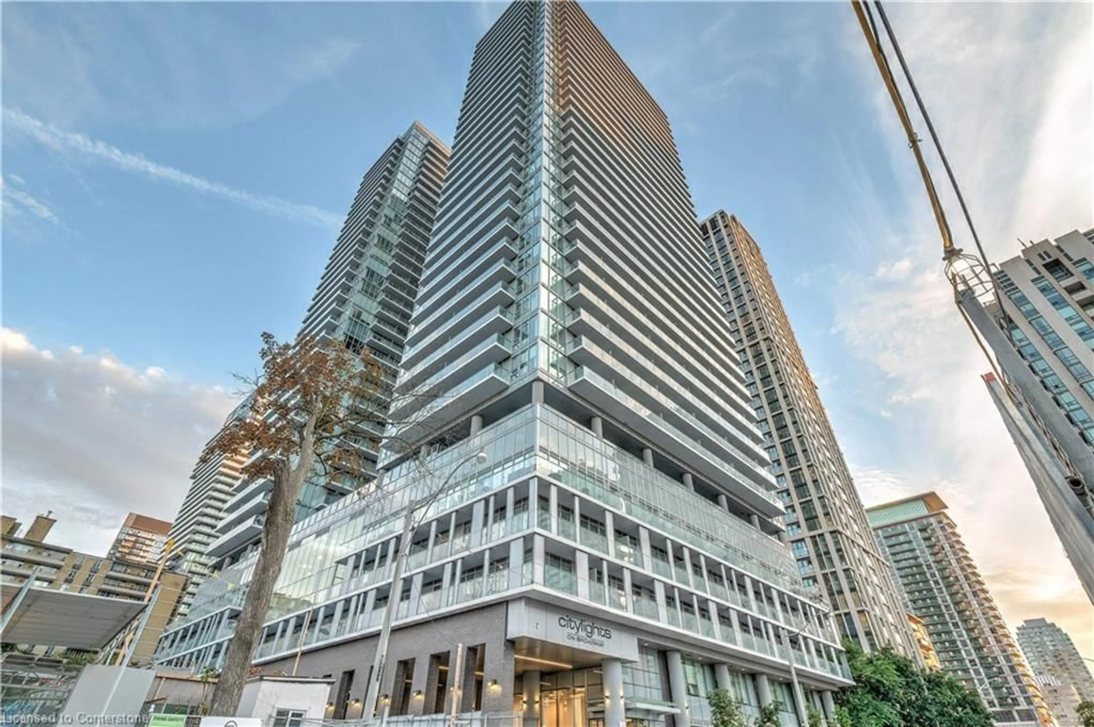 Indoor foyer for 99 Broadway Ave #2107, Toronto Ontario M4P 1V2