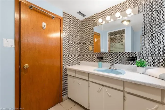 Additional property image - 43 Seaton Place Dr