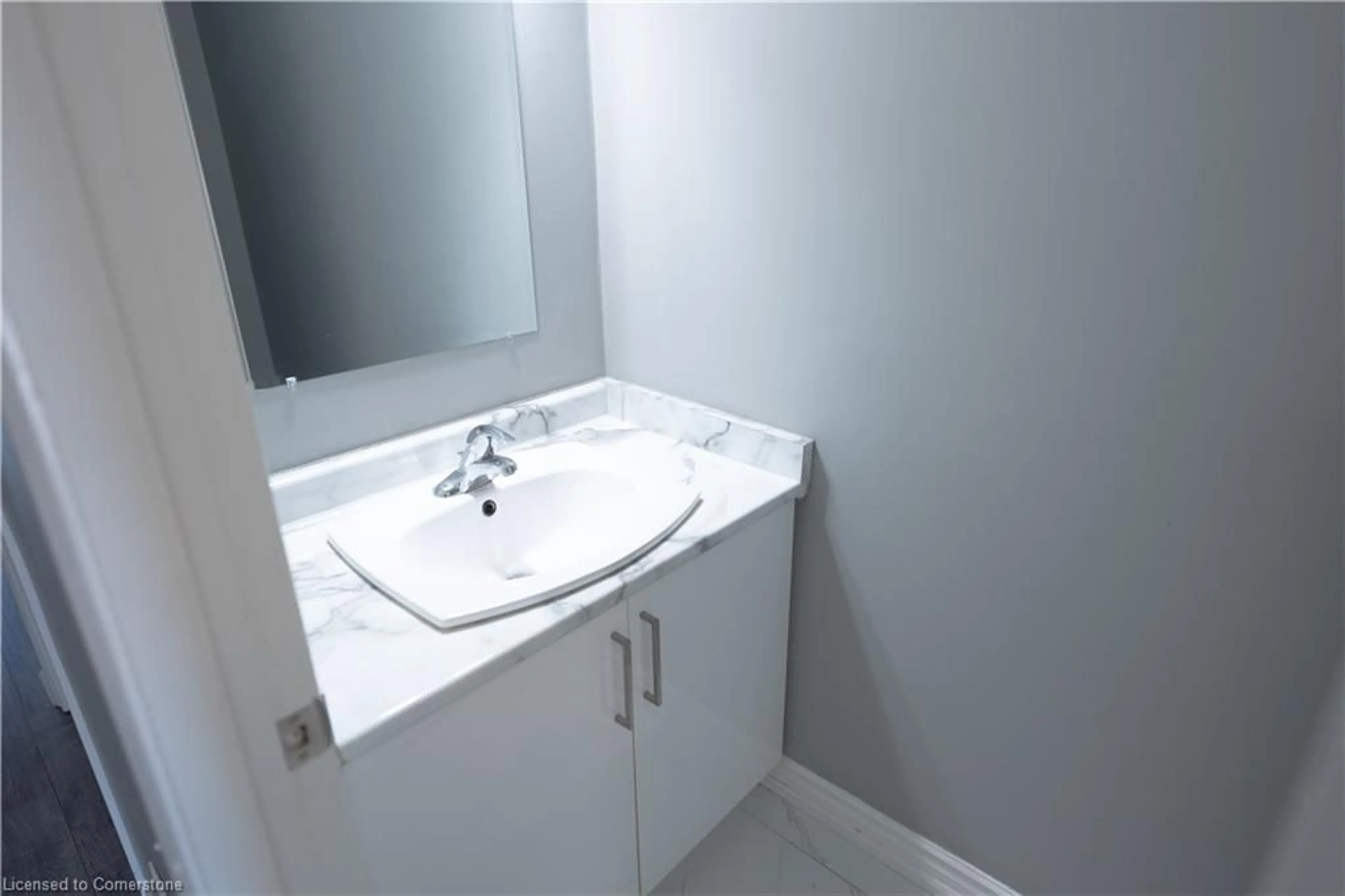 Standard bathroom, unknown for 40 Nelson Trail, Welland Ontario L3C 0J4