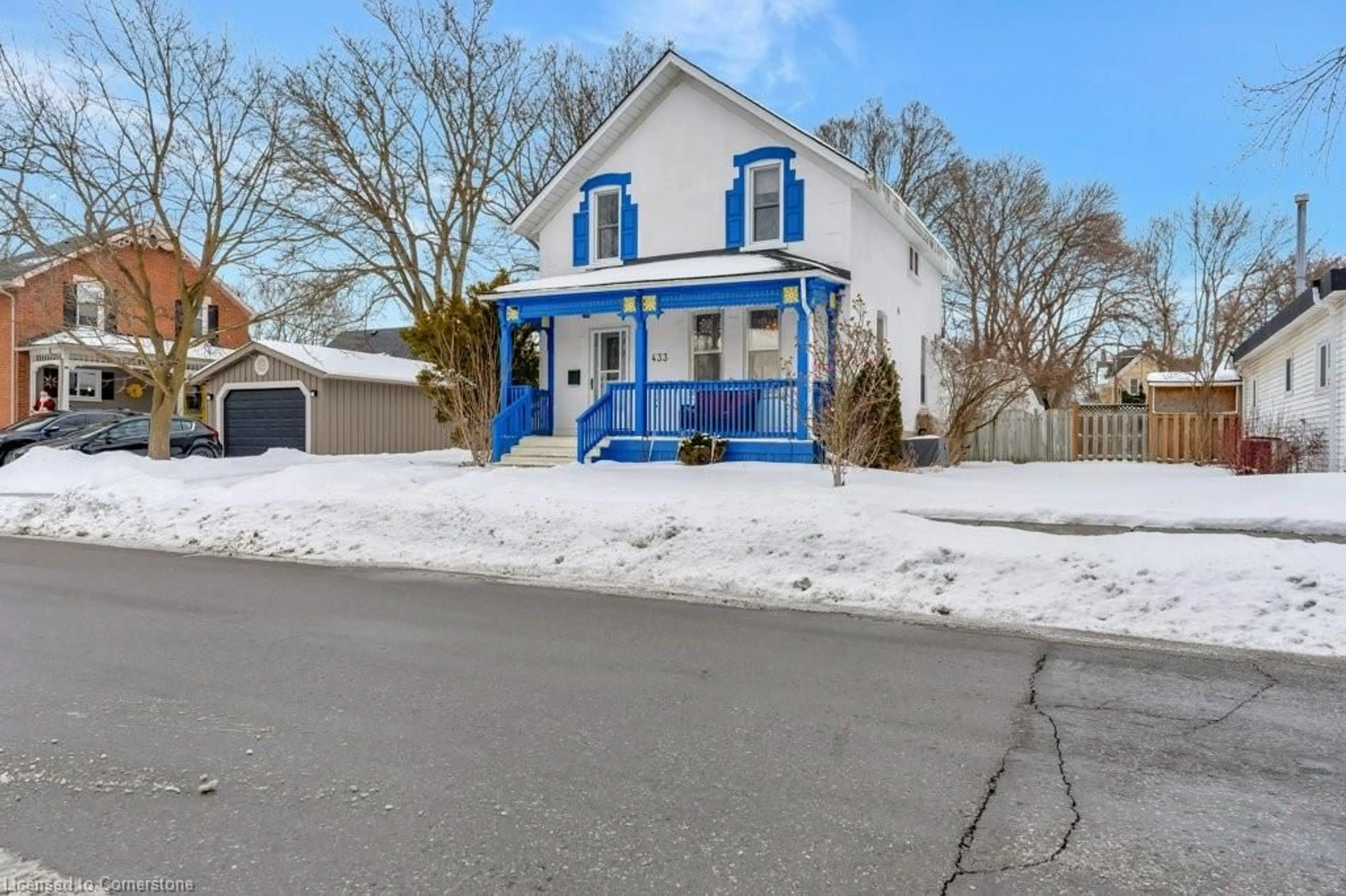 A pic from outside/outdoor area/front of a property/back of a property/a pic from drone, street for 433 Hamilton St, Cambridge Ontario N3H 3C7