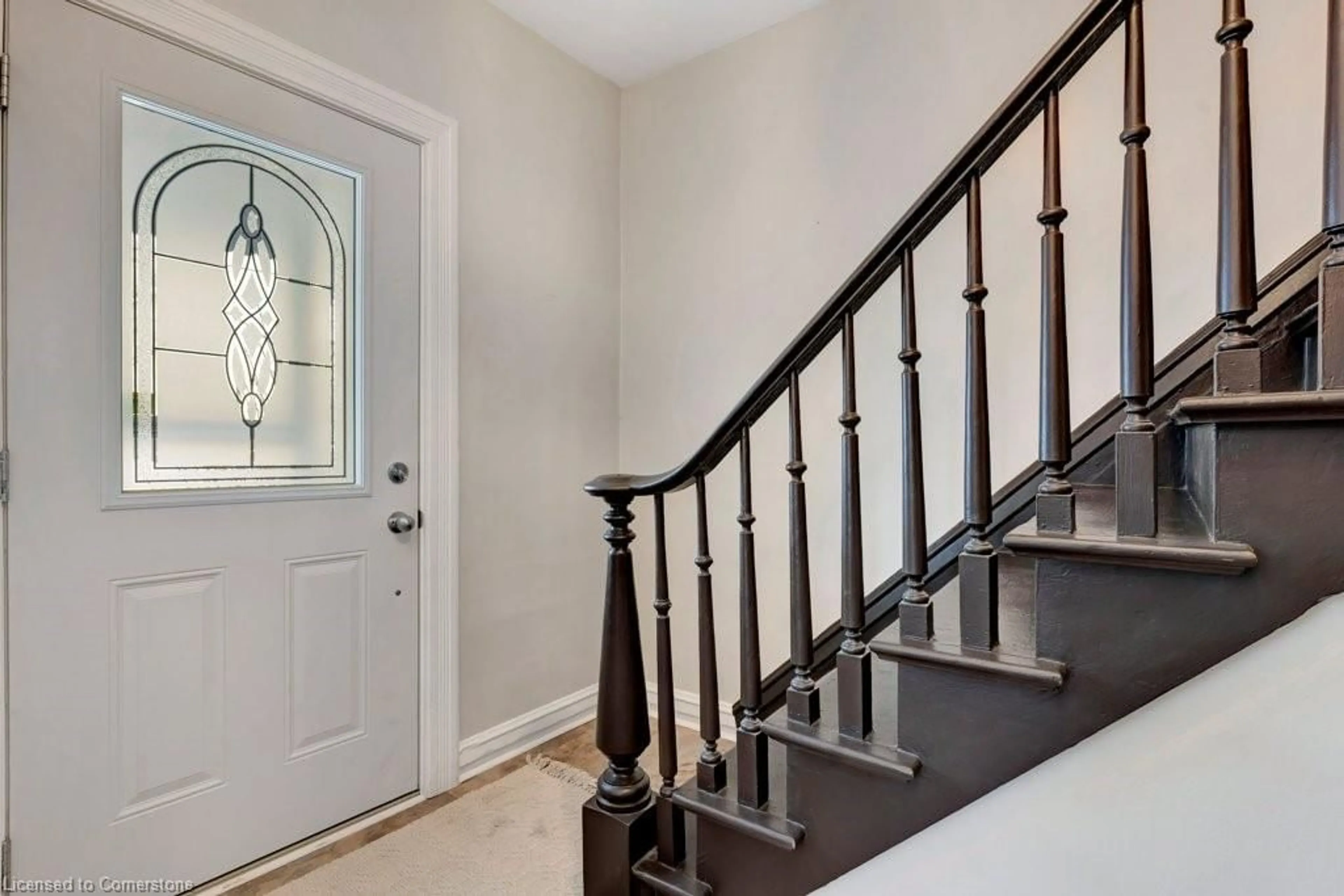 Indoor entryway for 433 Hamilton St, Cambridge Ontario N3H 3C7