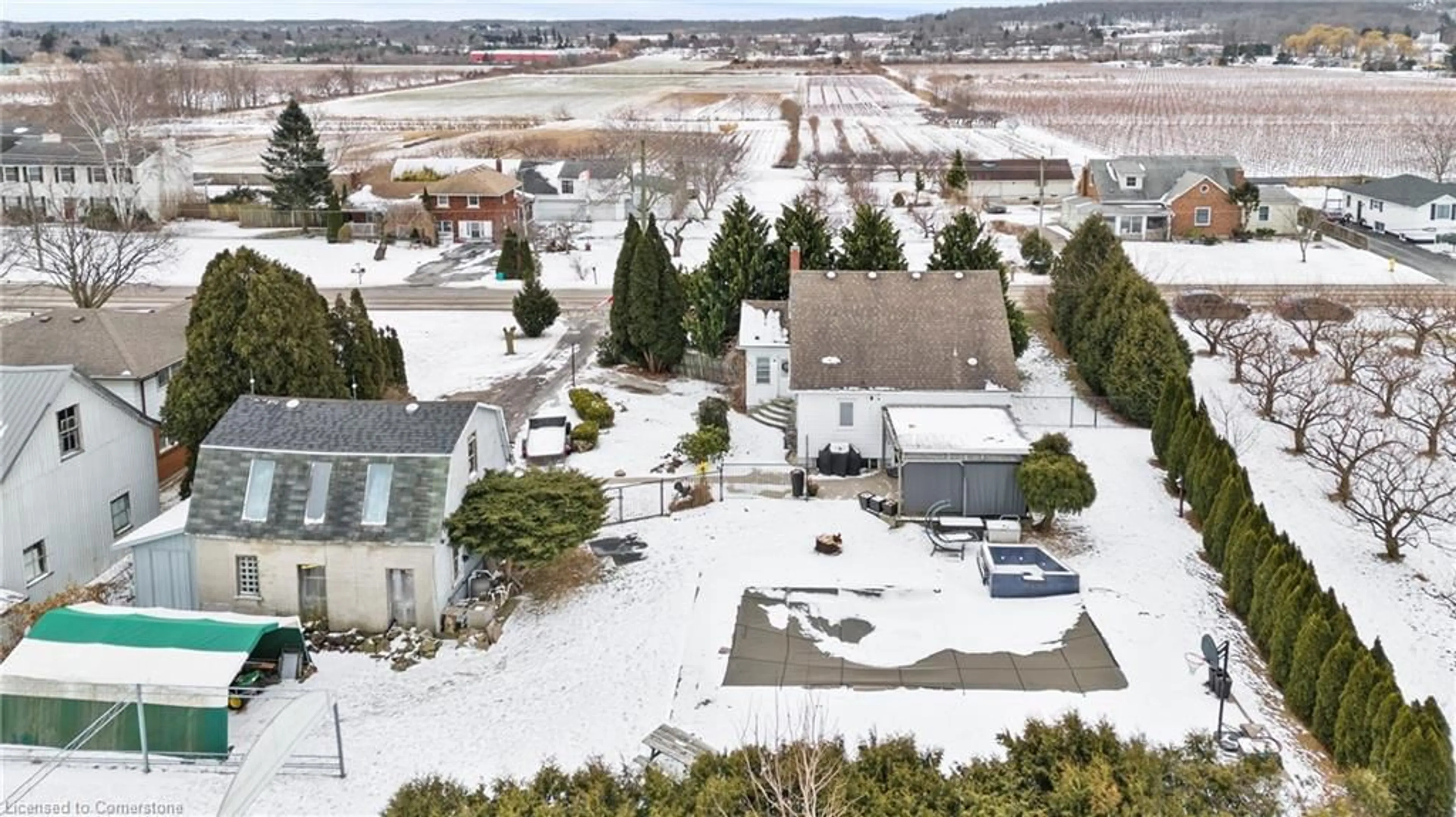 A pic from outside/outdoor area/front of a property/back of a property/a pic from drone, unknown for 5331 Greenlane Rd, Beamsville Ontario L0R 1B3