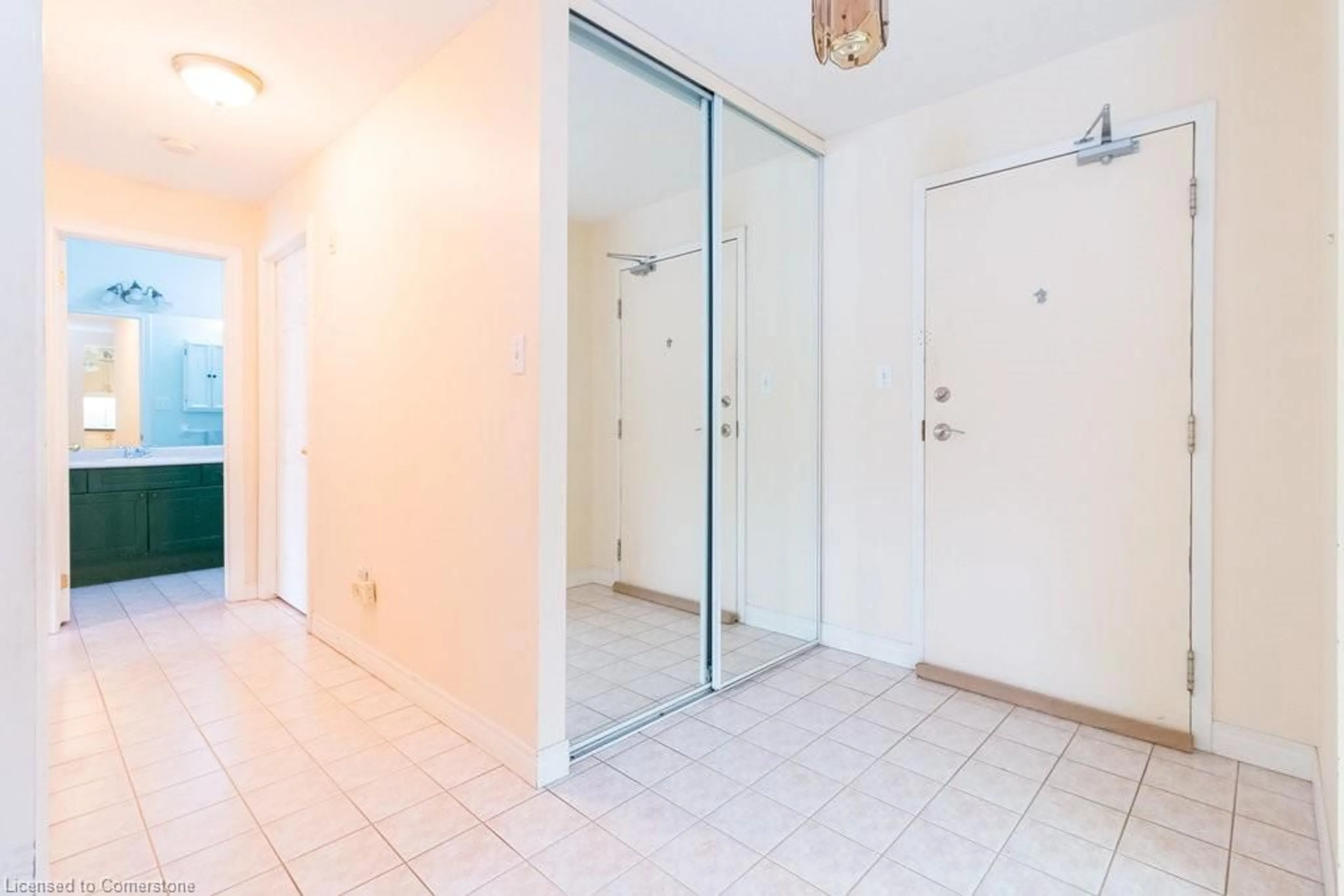 Indoor foyer for 5 Ogilvie St #102, Hamilton Ontario L9H 2S1