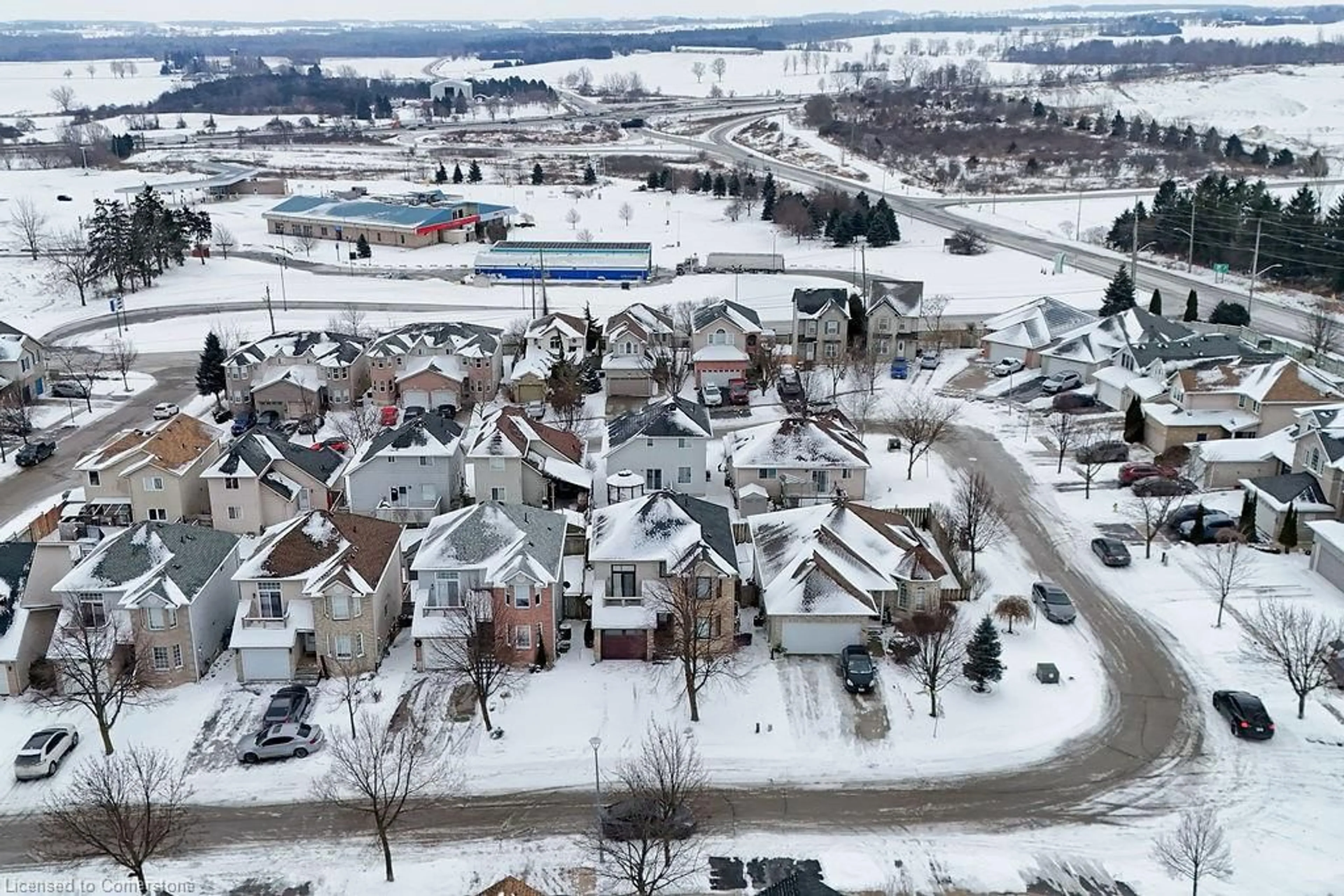 A pic from outside/outdoor area/front of a property/back of a property/a pic from drone, street for 790 Hunters Gate, Oxford Ontario N4V 1G4