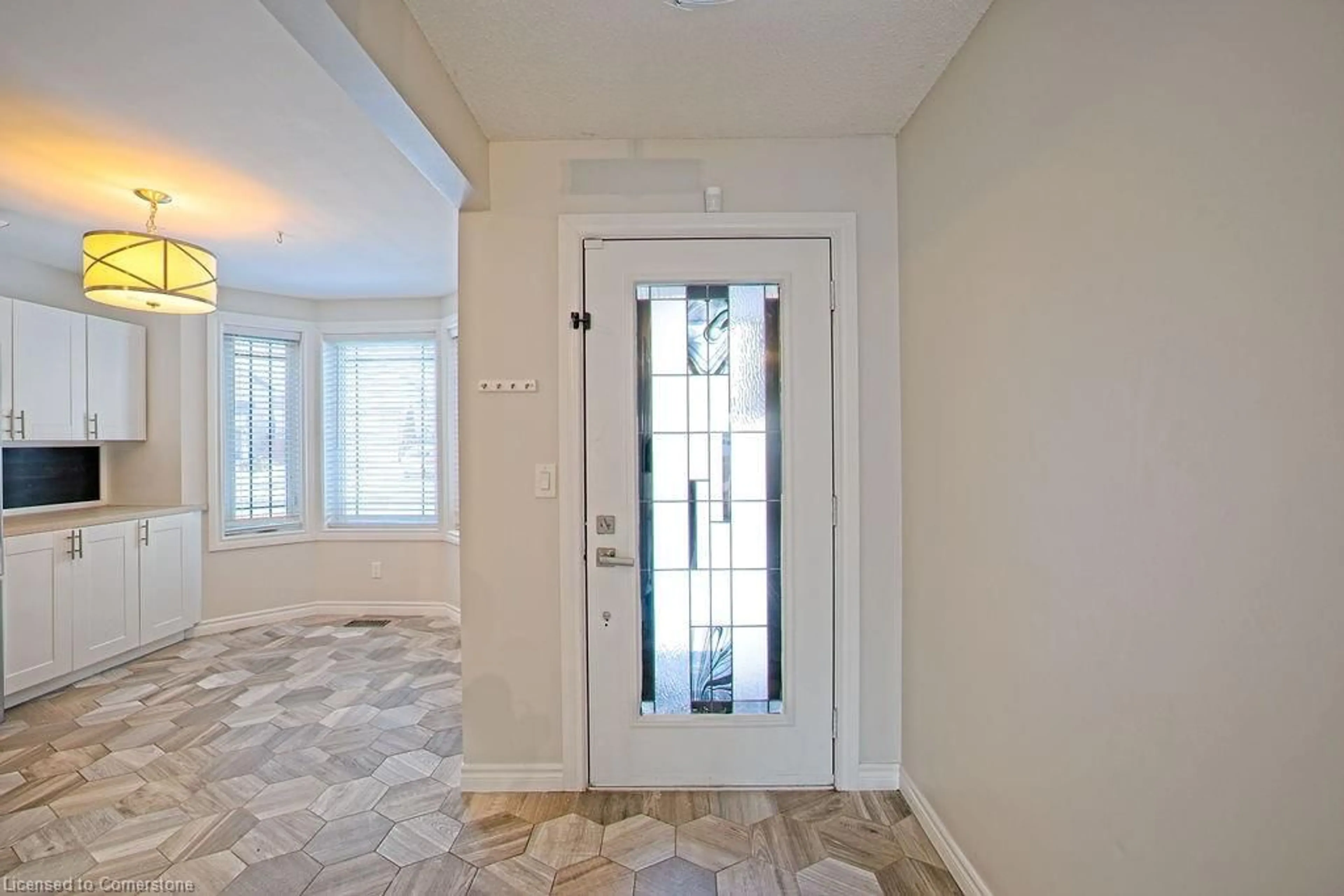 Indoor entryway for 790 Hunters Gate, Oxford Ontario N4V 1G4