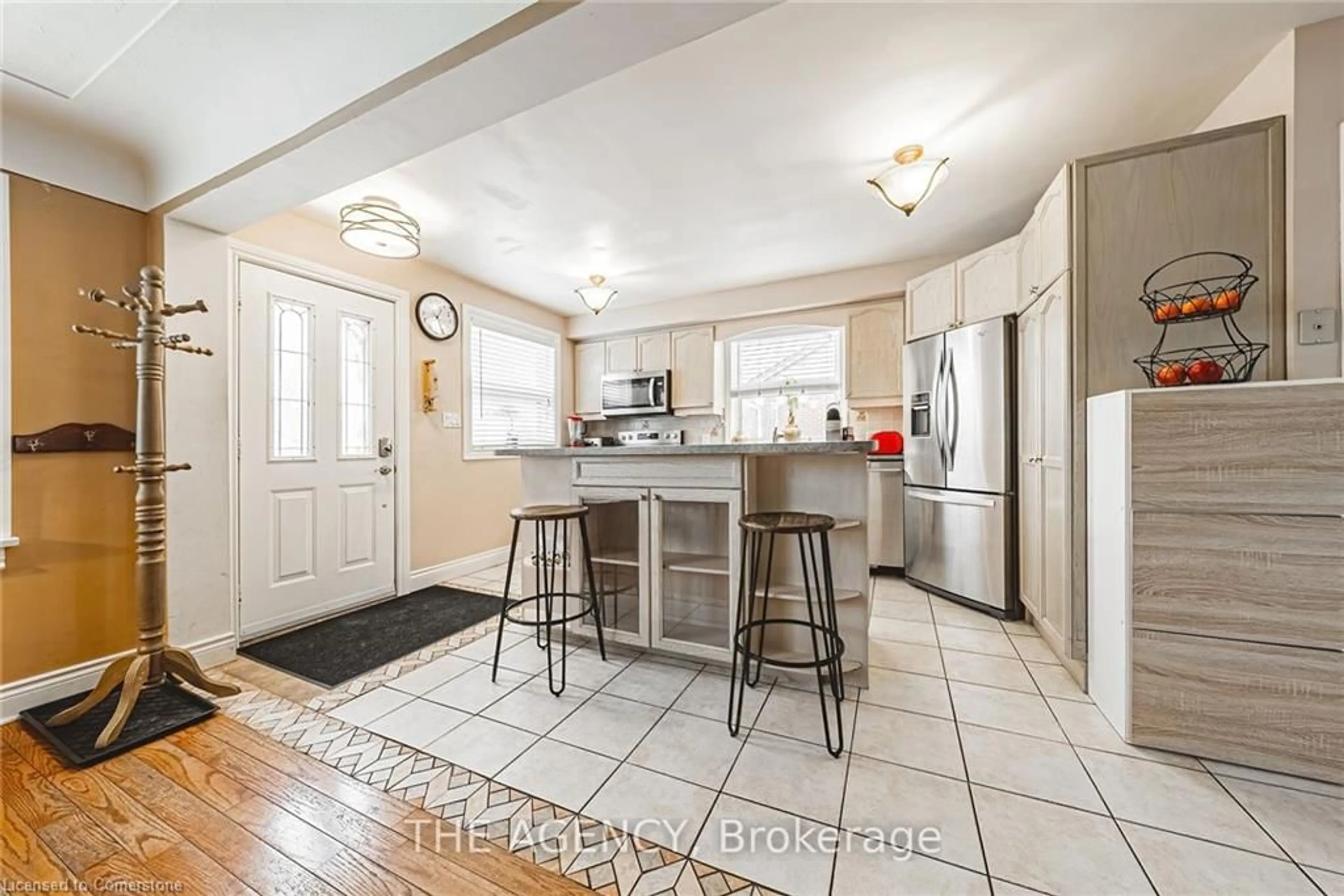 Open concept kitchen, unknown for 40 Wyngate Ave, Hamilton Ontario L8G 1T2