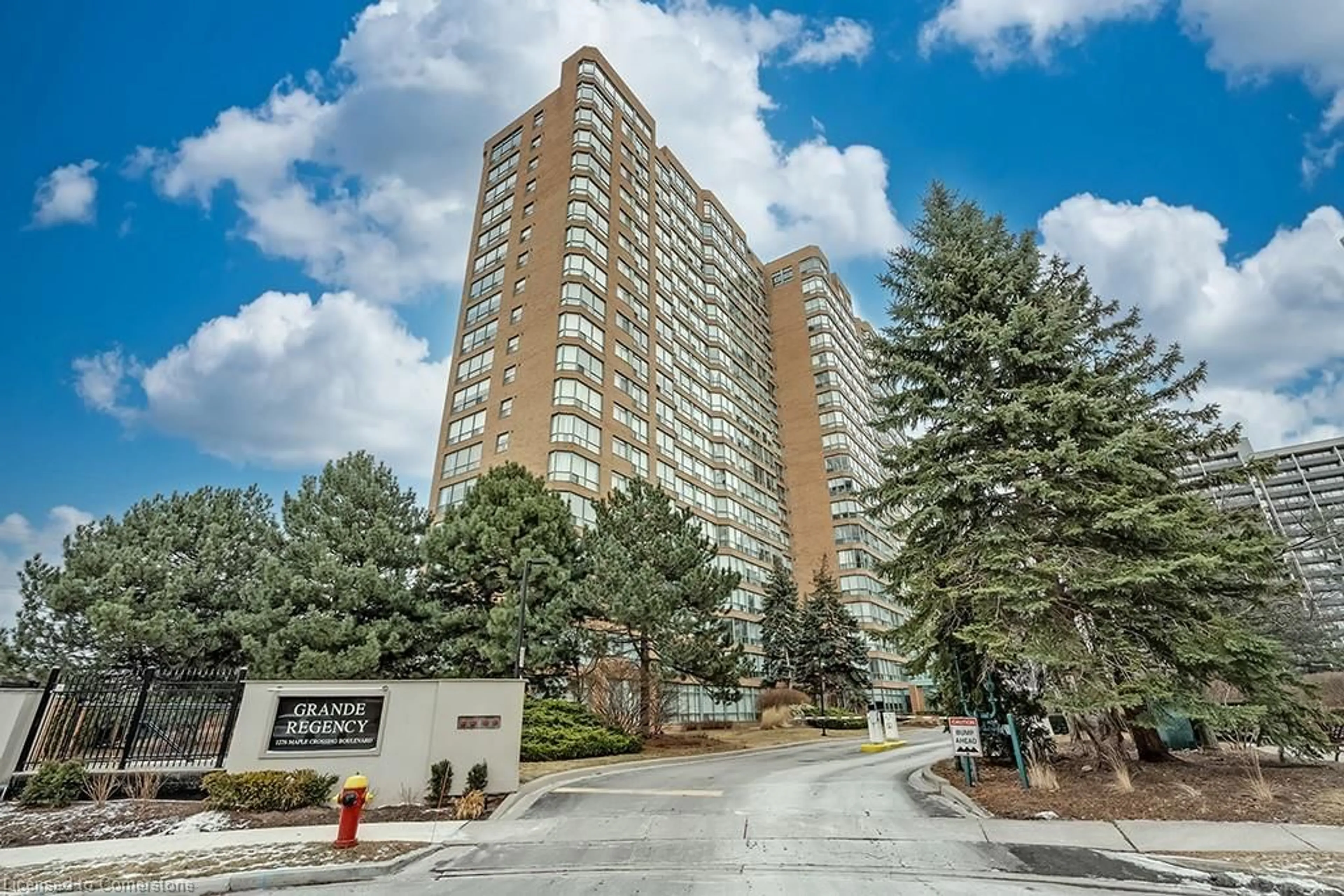 Indoor foyer for 1276 Maple Crossing Blvd #1509, Burlington Ontario L7S 2J9