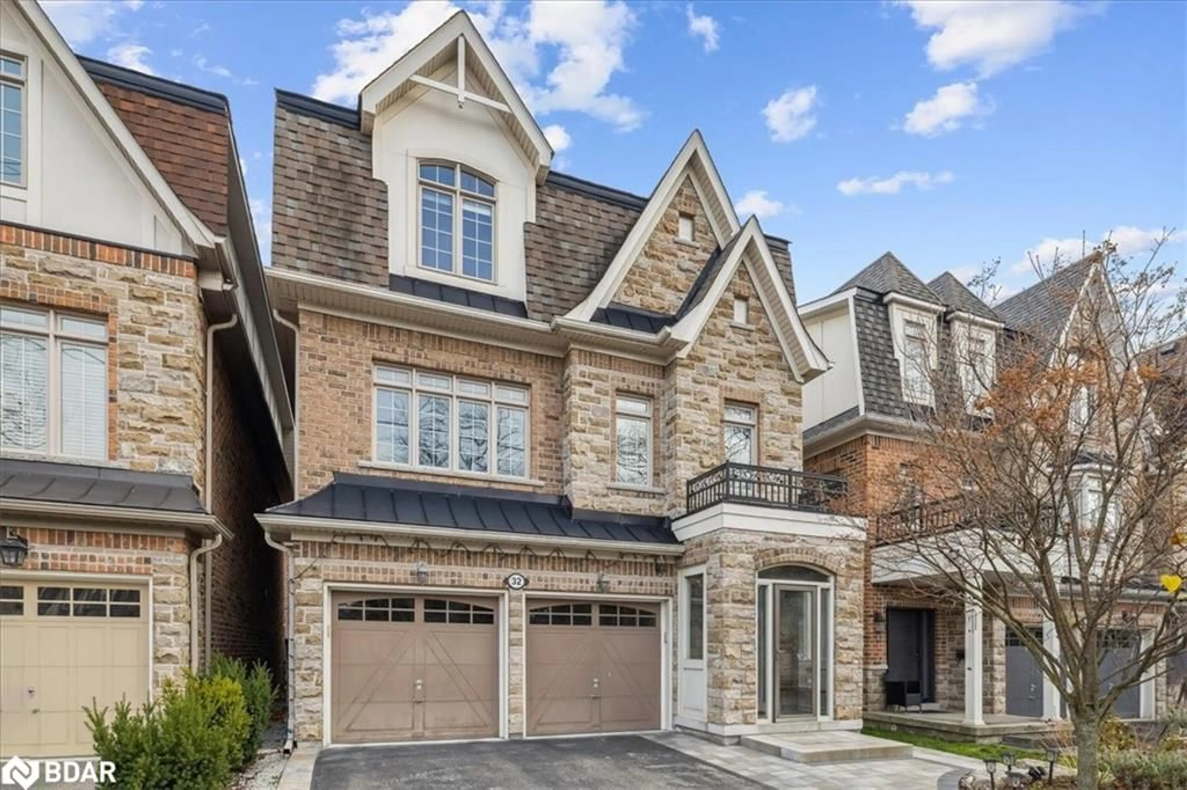 Home with brick exterior material, street for 32 Harborn Rd, Mississauga Ontario L5B 1A4