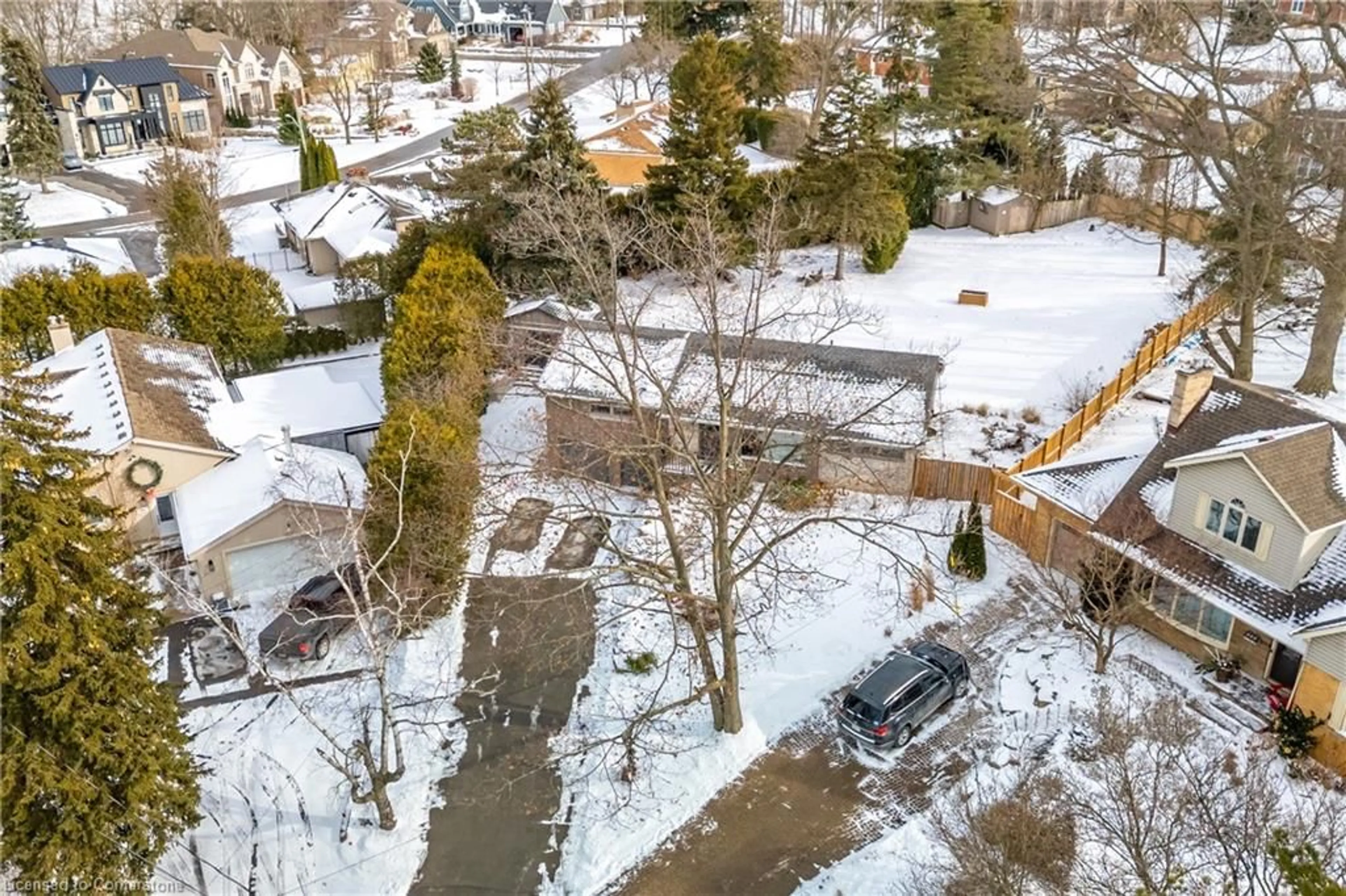 A pic from outside/outdoor area/front of a property/back of a property/a pic from drone, street for 878 Alexander Rd, Ancaster Ontario L9G 3G1