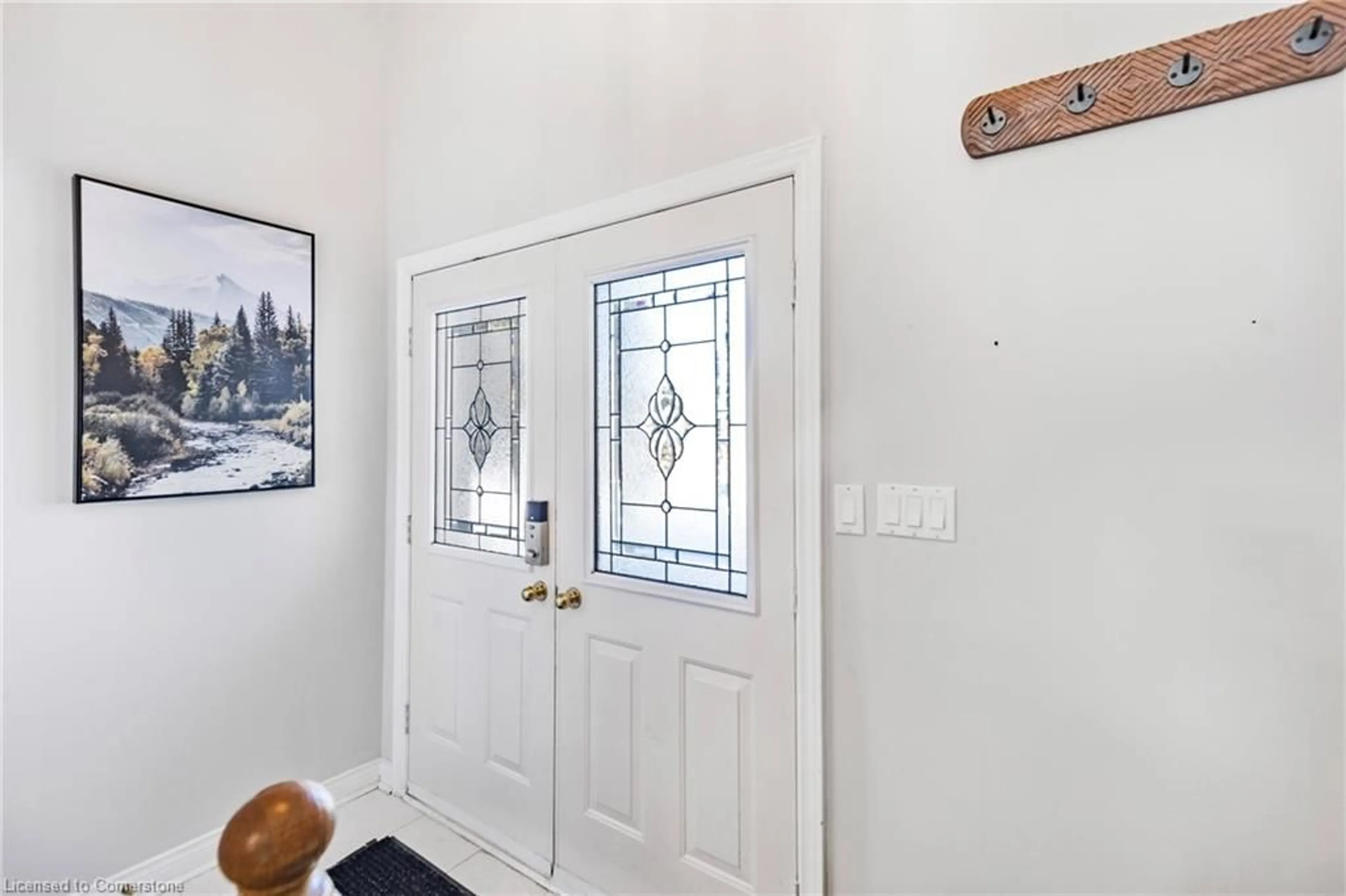 Indoor entryway for 231 Freelton Rd, Freelton Ontario L0R 1K0