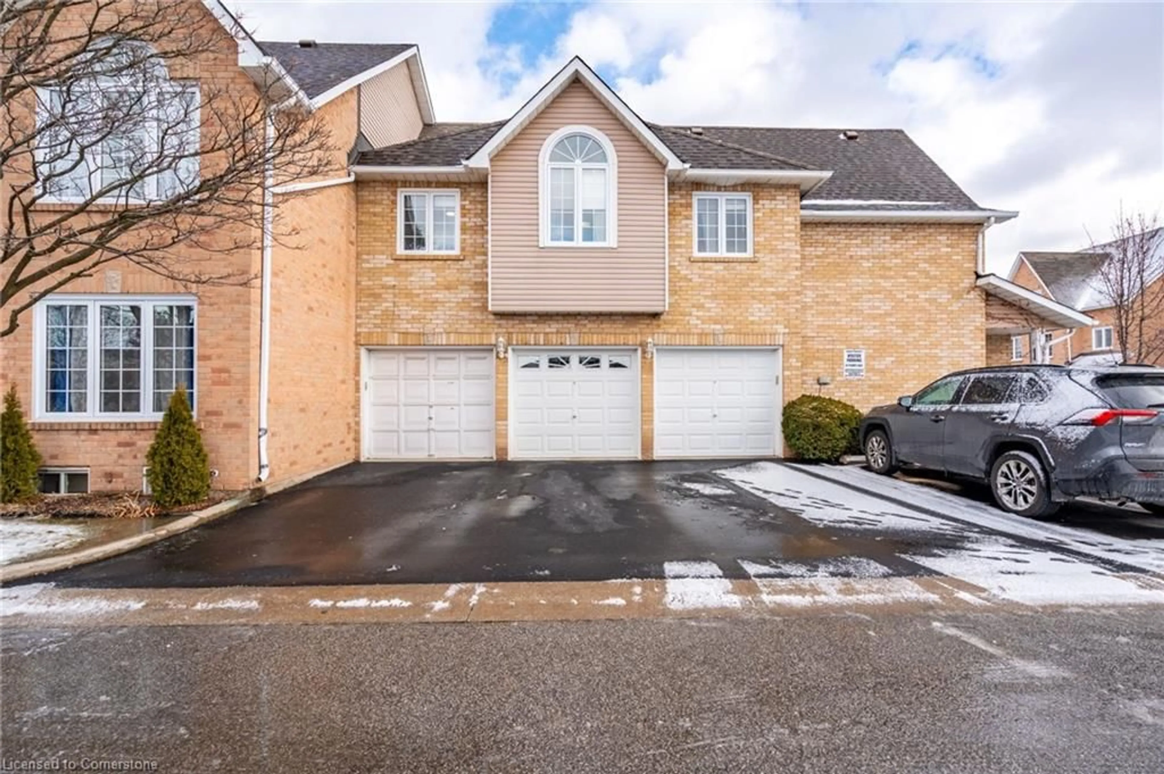 Indoor garage for 2075 Walkers Line #206, Burlington Ontario L7M 4G7
