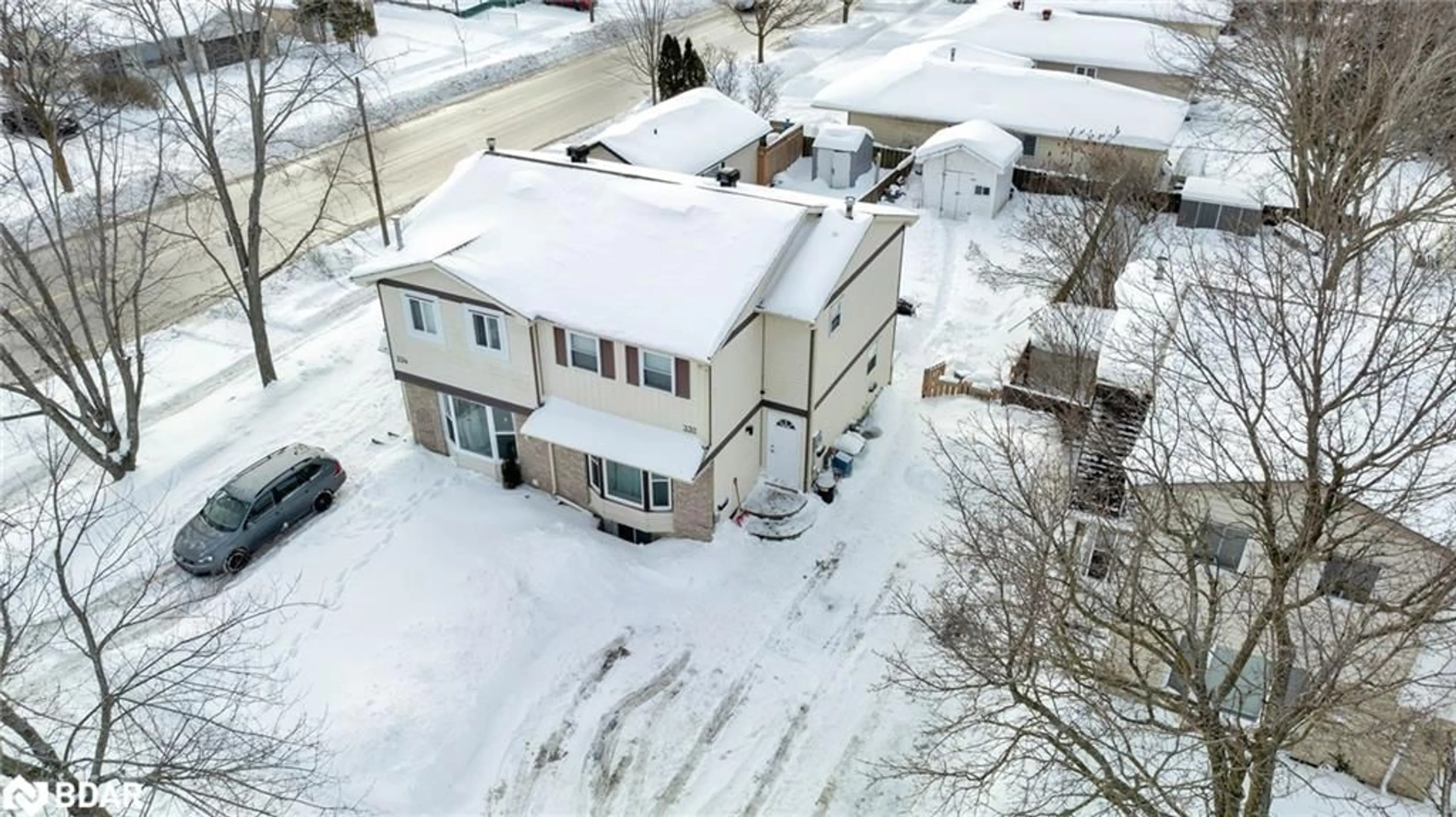 A pic from outside/outdoor area/front of a property/back of a property/a pic from drone, street for 332 Browning Trail, Barrie Ontario L4N 5C1