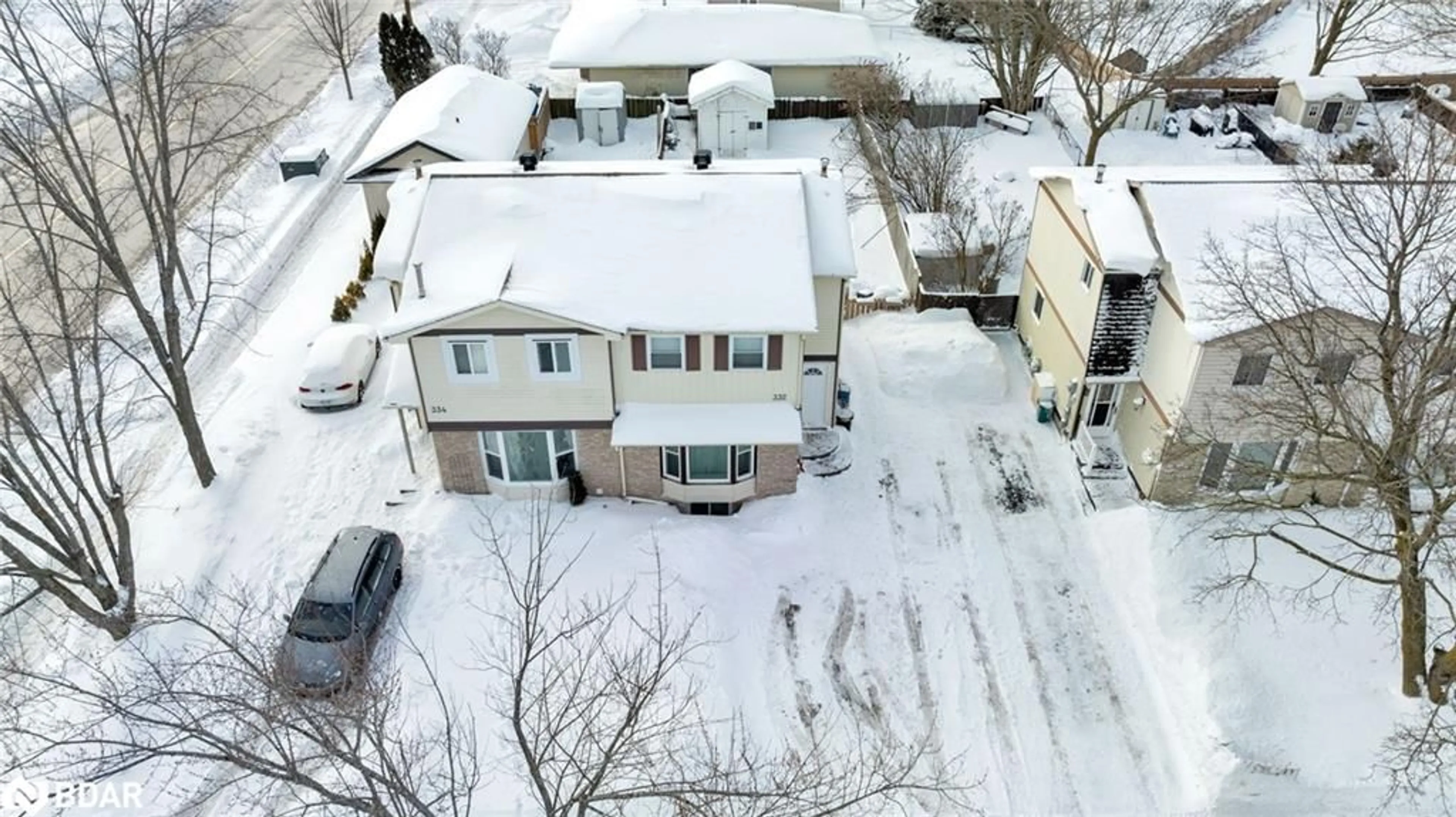 A pic from outside/outdoor area/front of a property/back of a property/a pic from drone, street for 332 Browning Trail, Barrie Ontario L4N 5C1