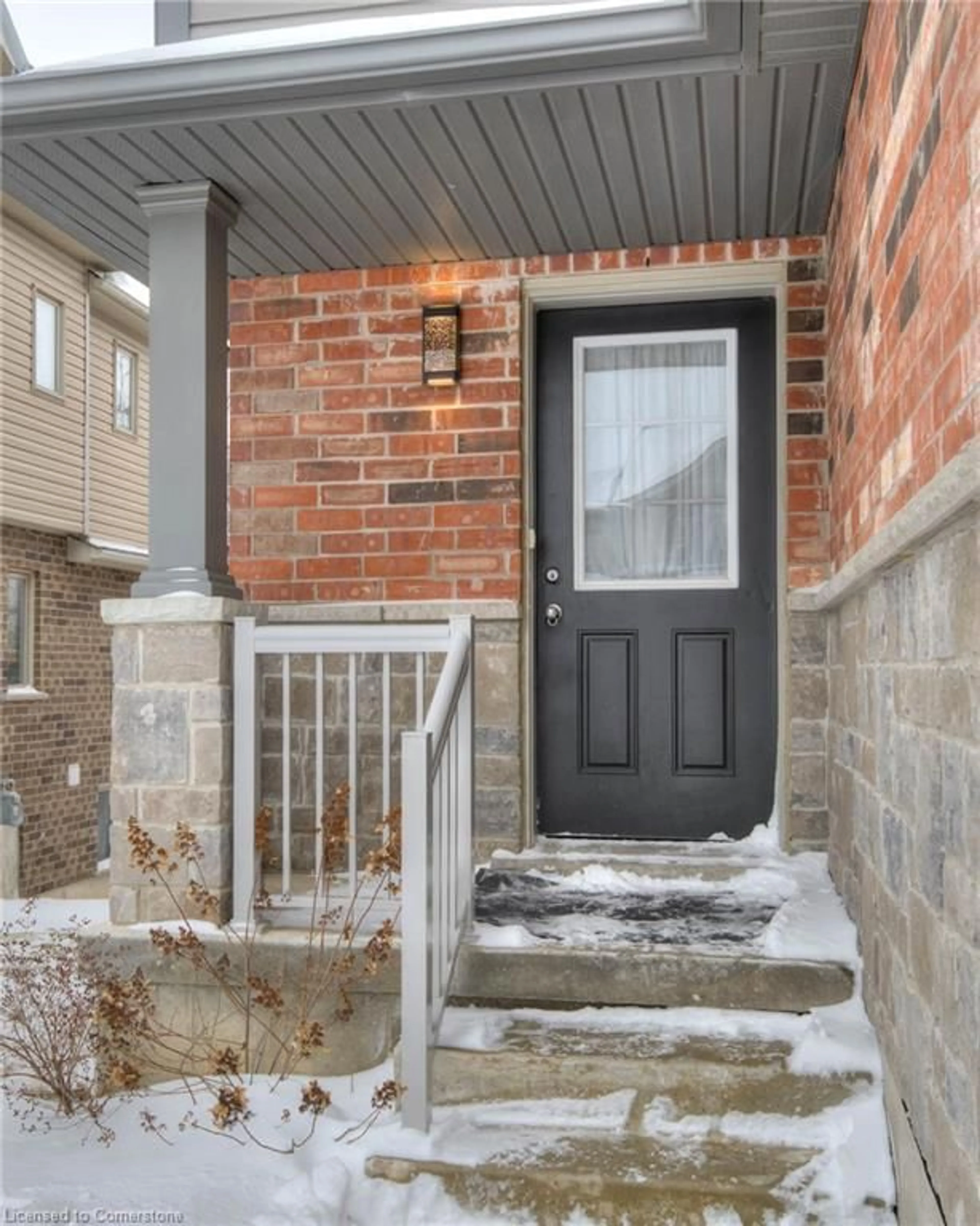 Indoor entryway for 51 Meadowridge St, Kitchener Ontario N2P 0E2