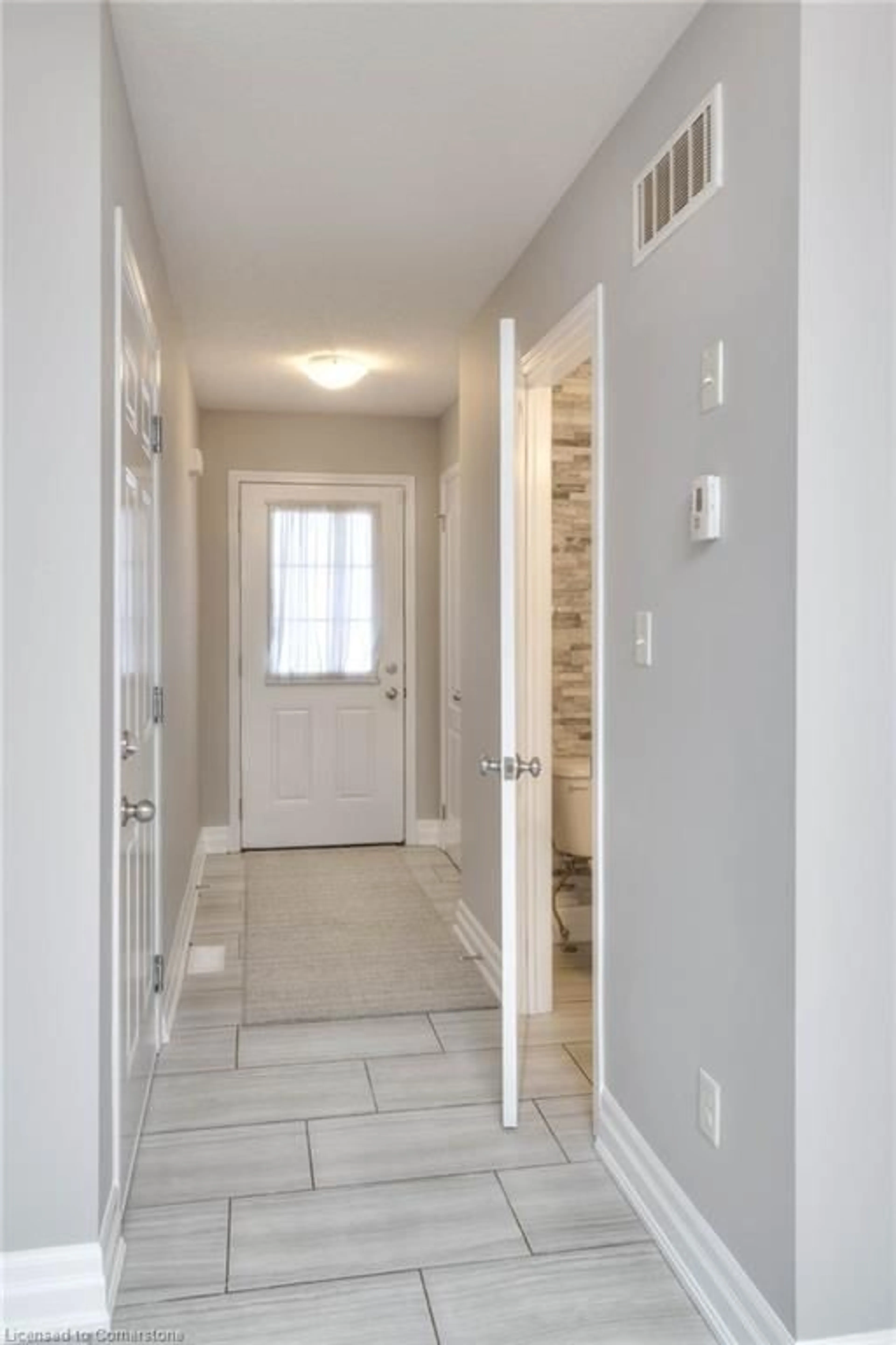 Indoor entryway for 51 Meadowridge St, Kitchener Ontario N2P 0E2