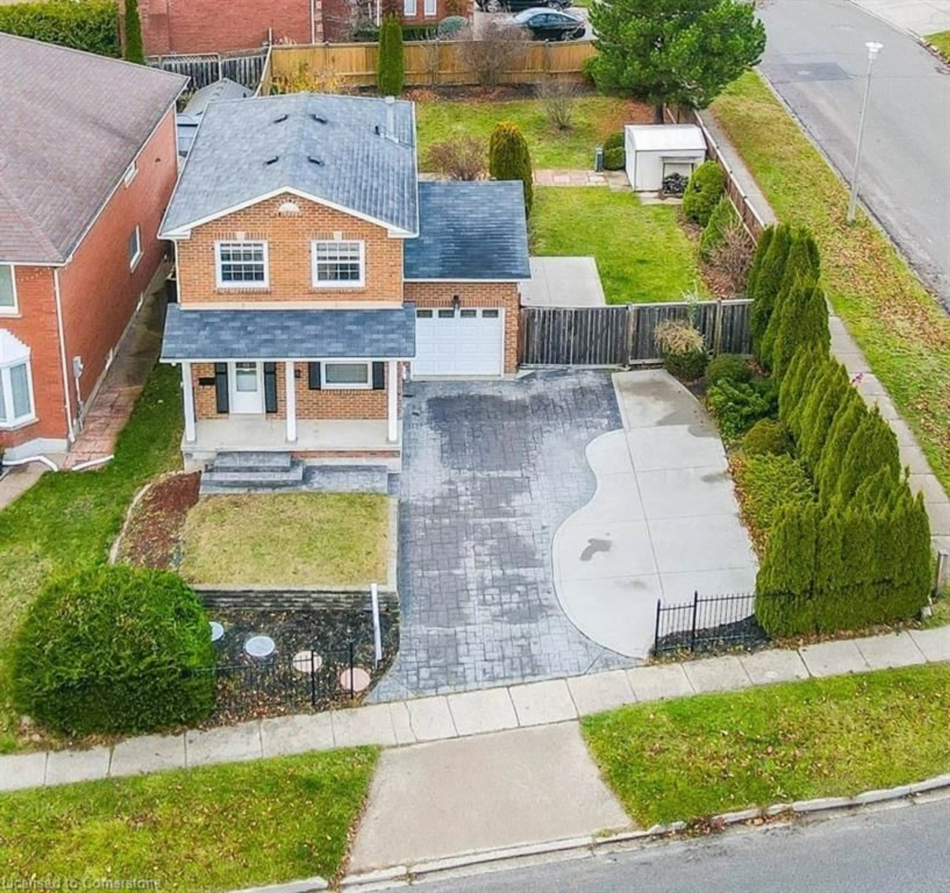 A pic from outside/outdoor area/front of a property/back of a property/a pic from drone, street for 371 Burnett Ave, Cambridge Ontario N1T 1G6