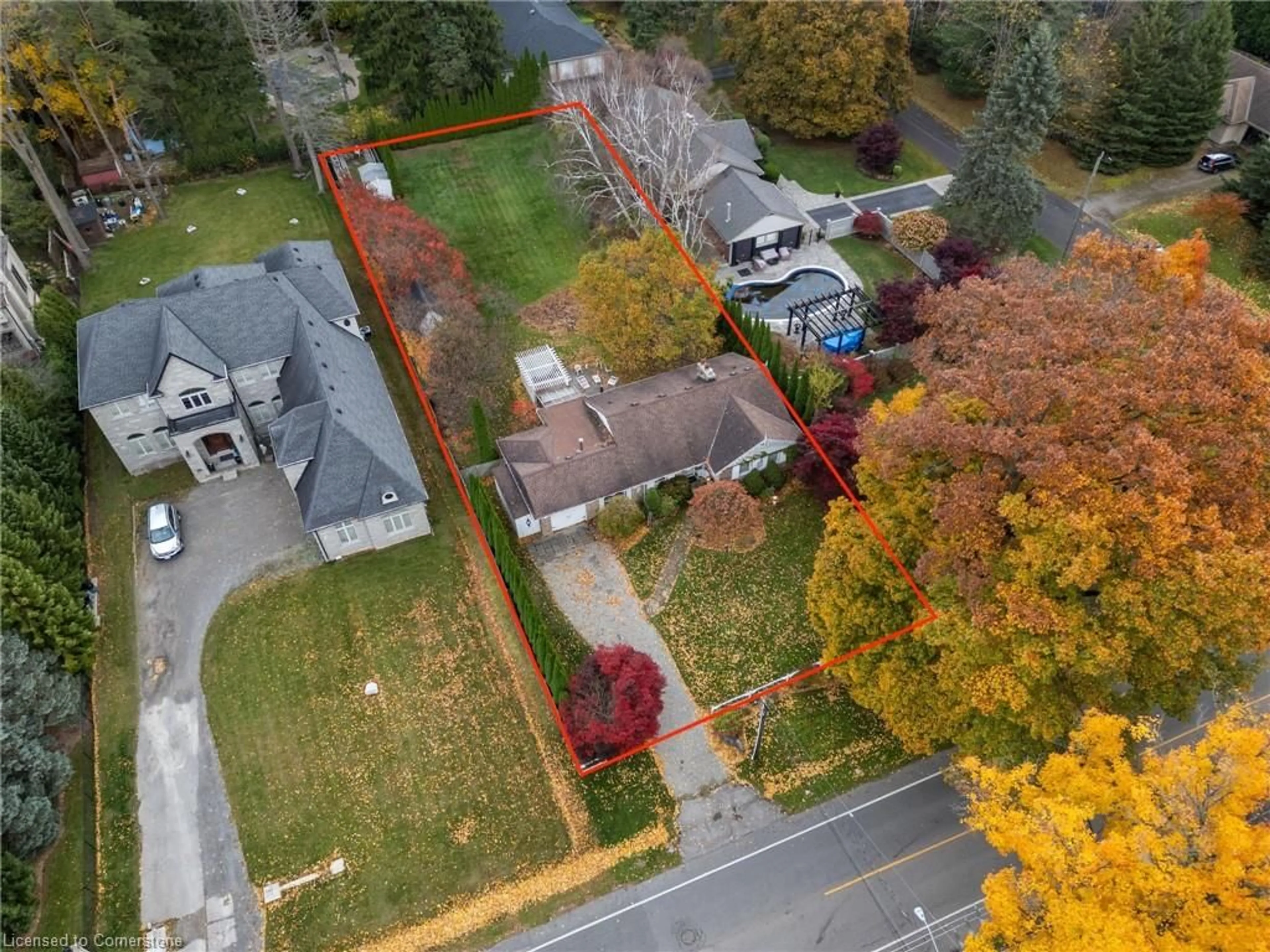 A pic from outside/outdoor area/front of a property/back of a property/a pic from drone, street for 53 Lovers Lane, Ancaster Ontario L9G 1G5