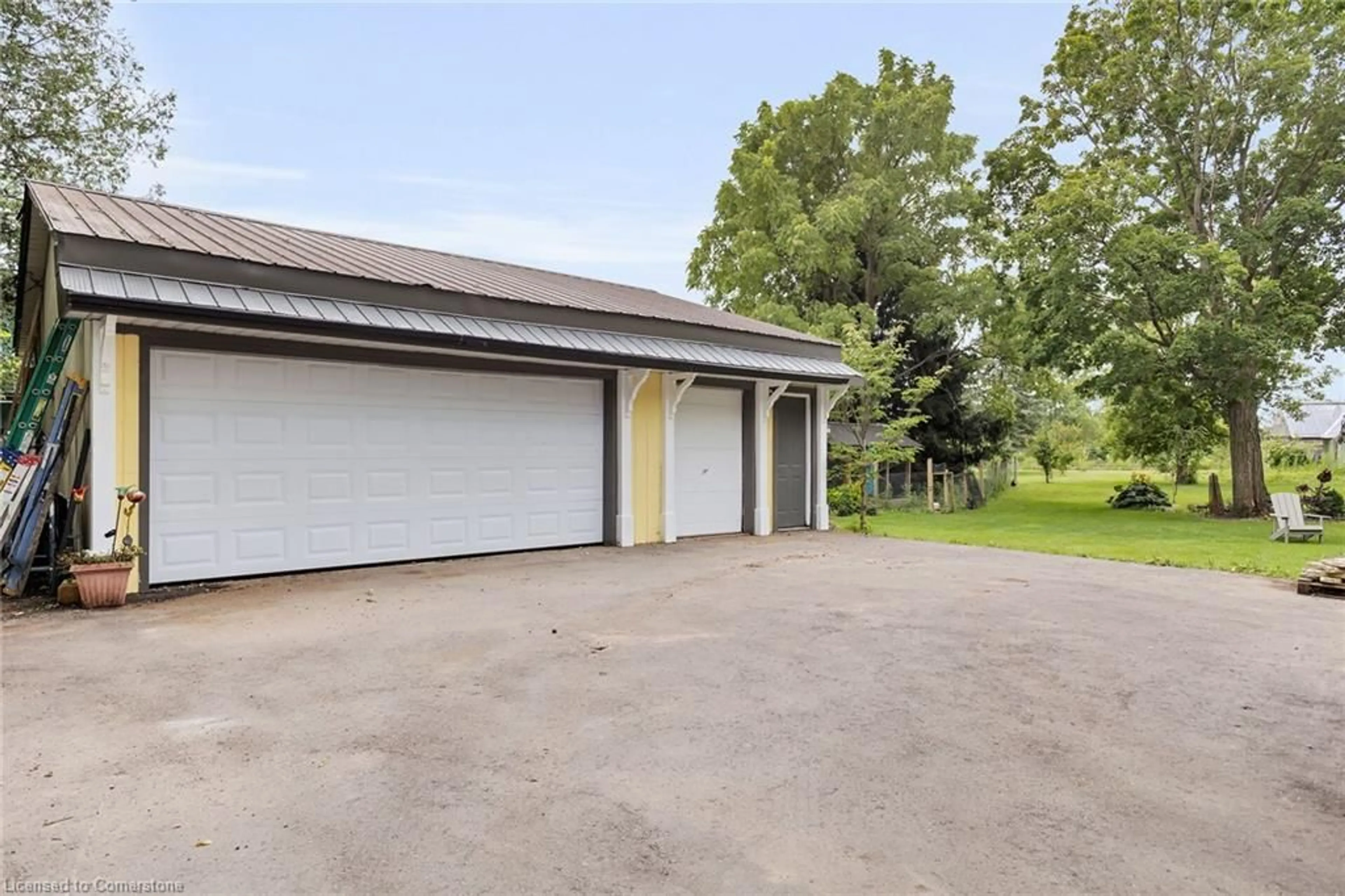 Indoor garage for 11274 Henry St, Corinth Ontario N5H 2R3