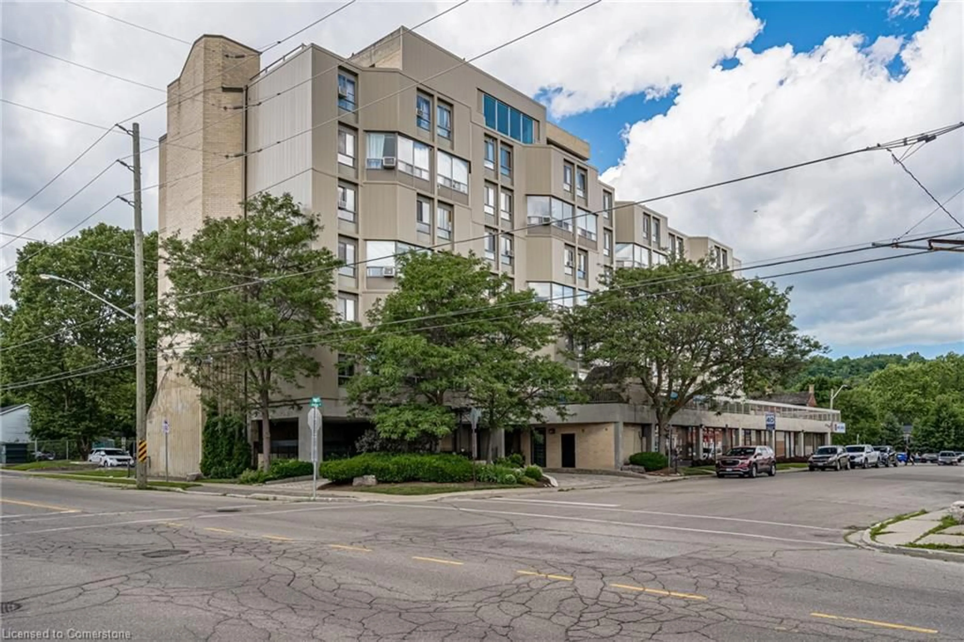 Patio, street for 10 John St #209, Dundas Ontario L9H 6H3