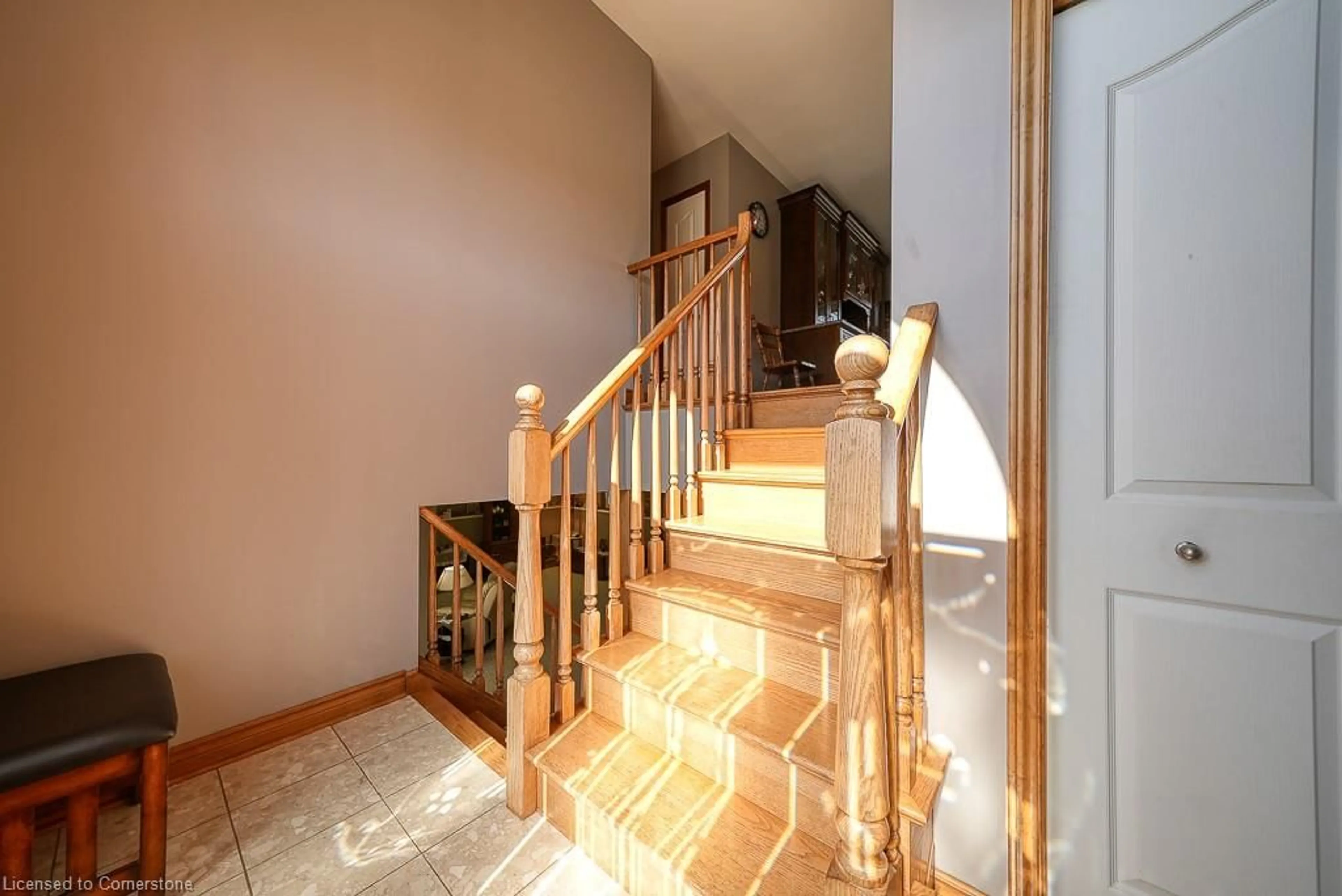 Indoor foyer for 4010 North Hill Dr, Shakespeare Ontario N0B 2P0