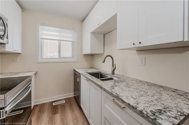 Additional property image - 25 Upper Canada Dr Unit 27