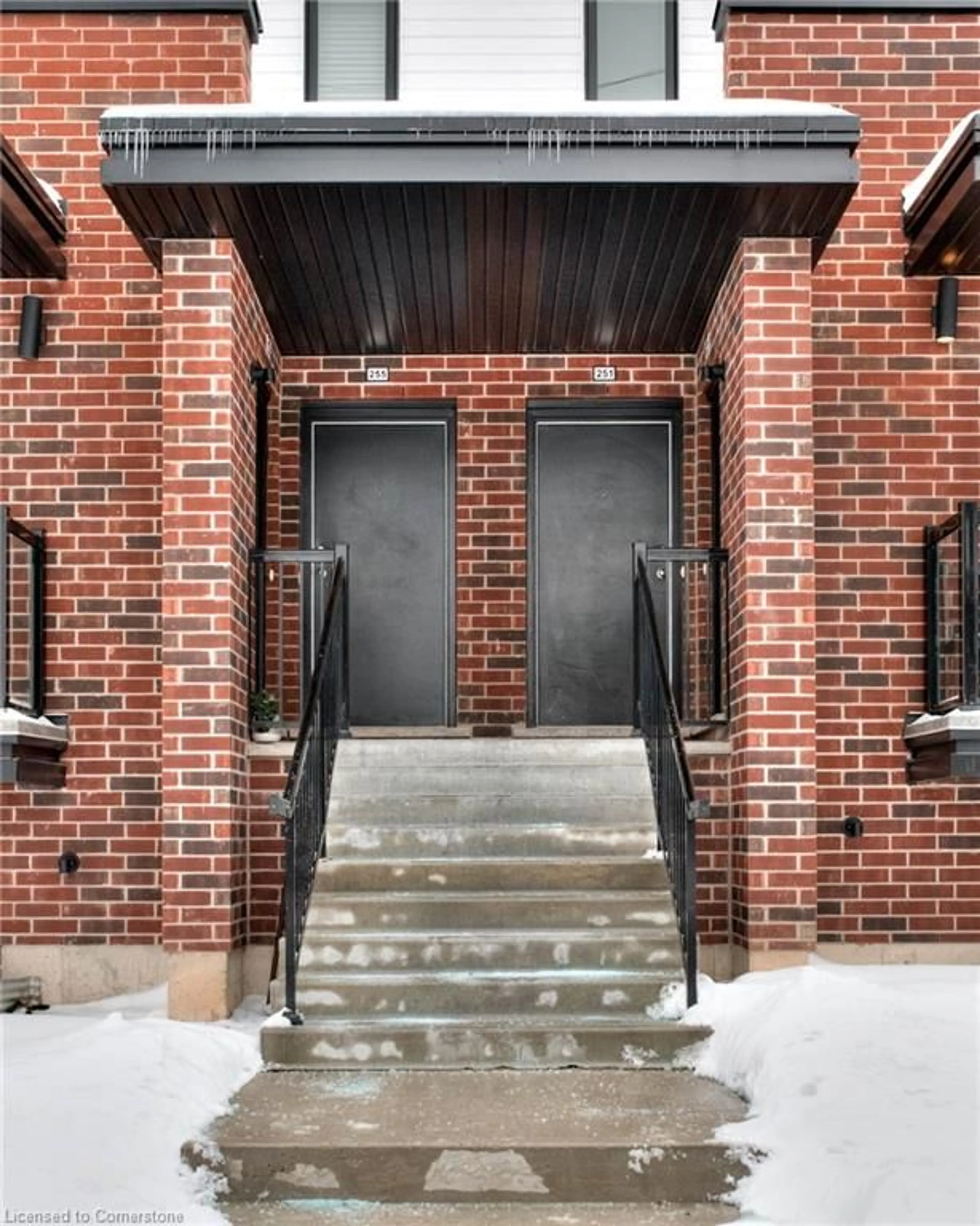 Home with brick exterior material, street for 253 Chapel Hill Dr, Kitchener Ontario N2R 0S4