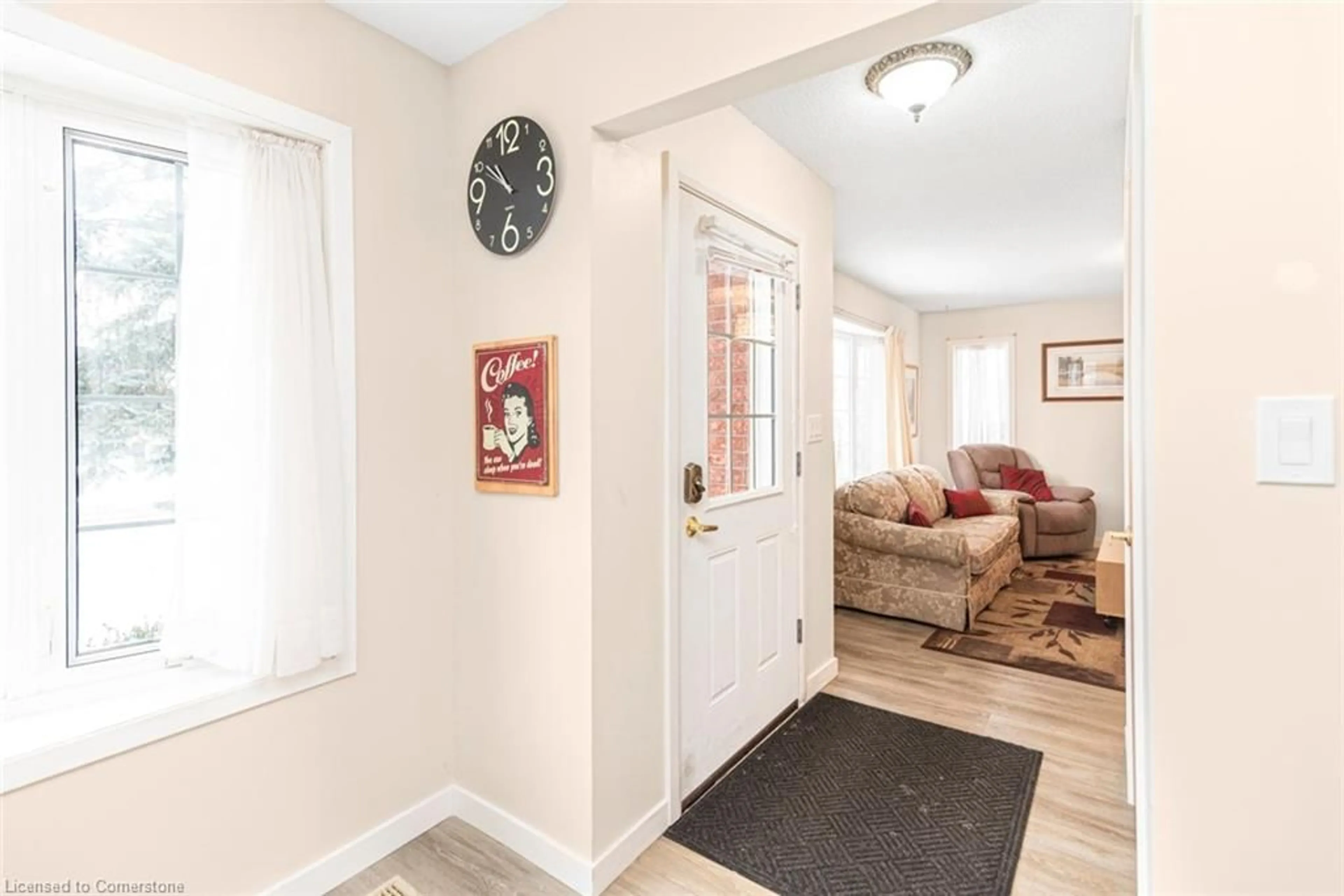 Indoor entryway for 520 Anson Dr, Ancaster Ontario L9G 2M6