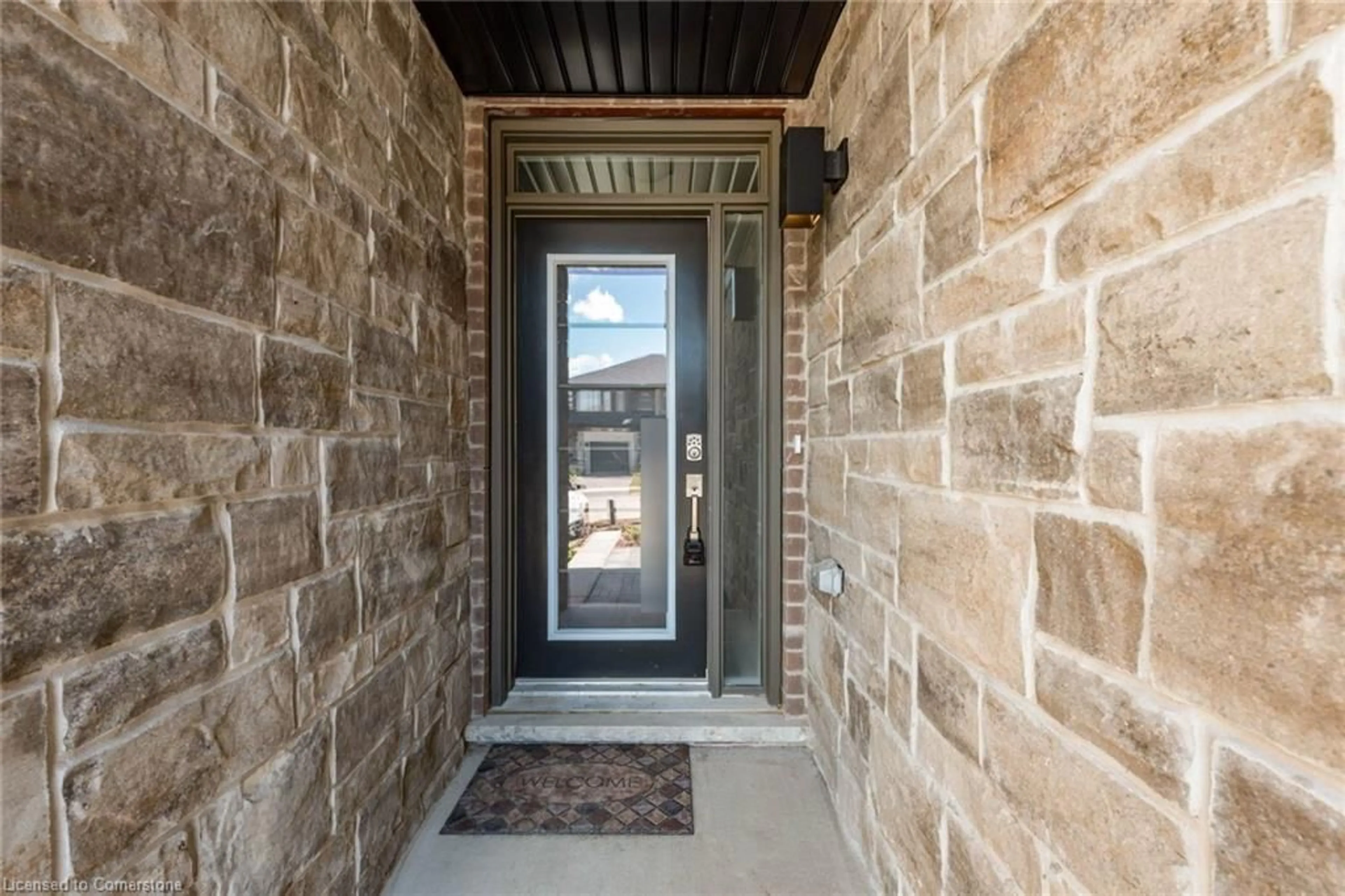 Indoor entryway for 3985 Crown St, Beamsville Ontario L0R 1B4