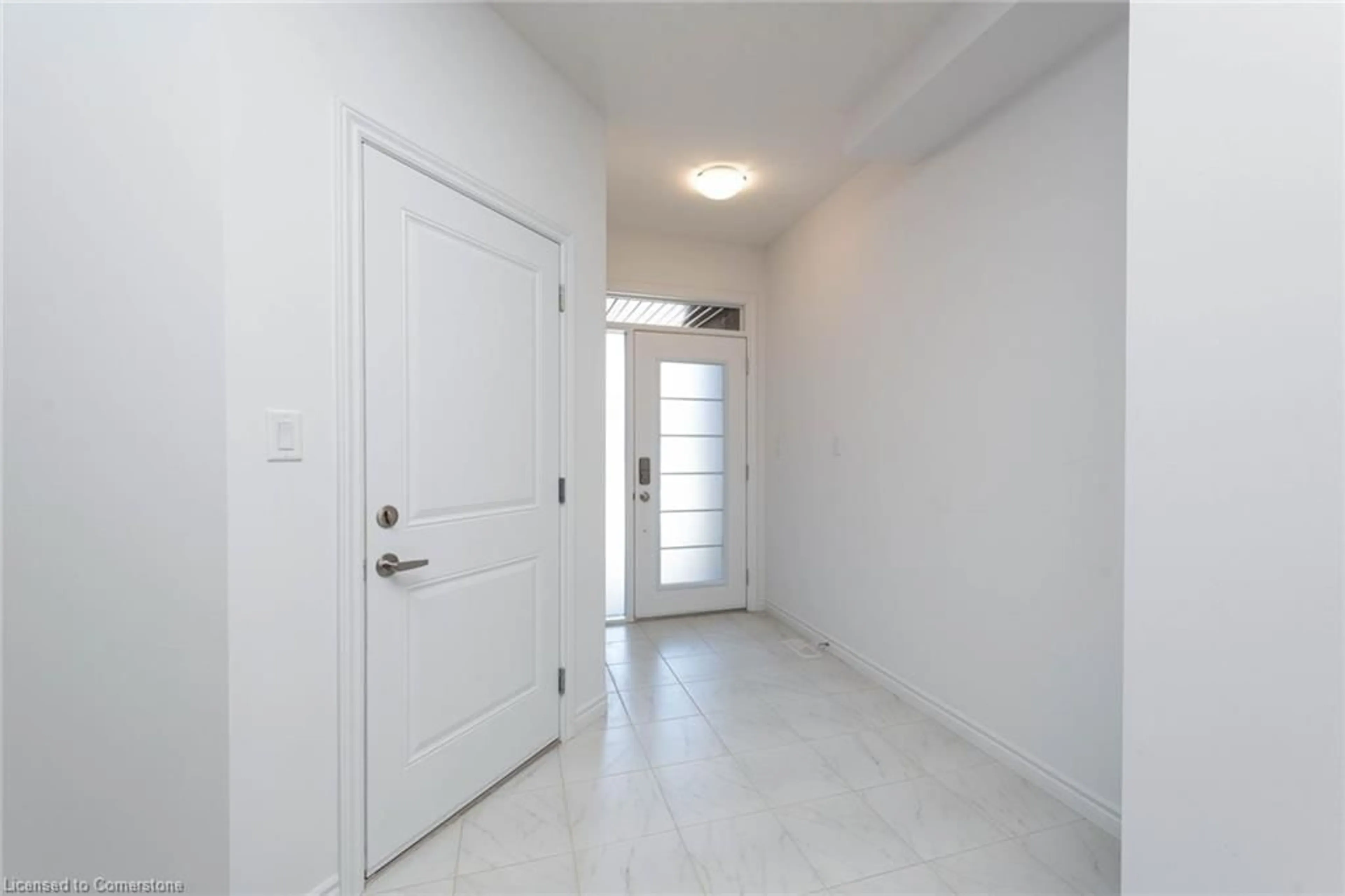 Indoor entryway for 3985 Crown St, Beamsville Ontario L0R 1B4