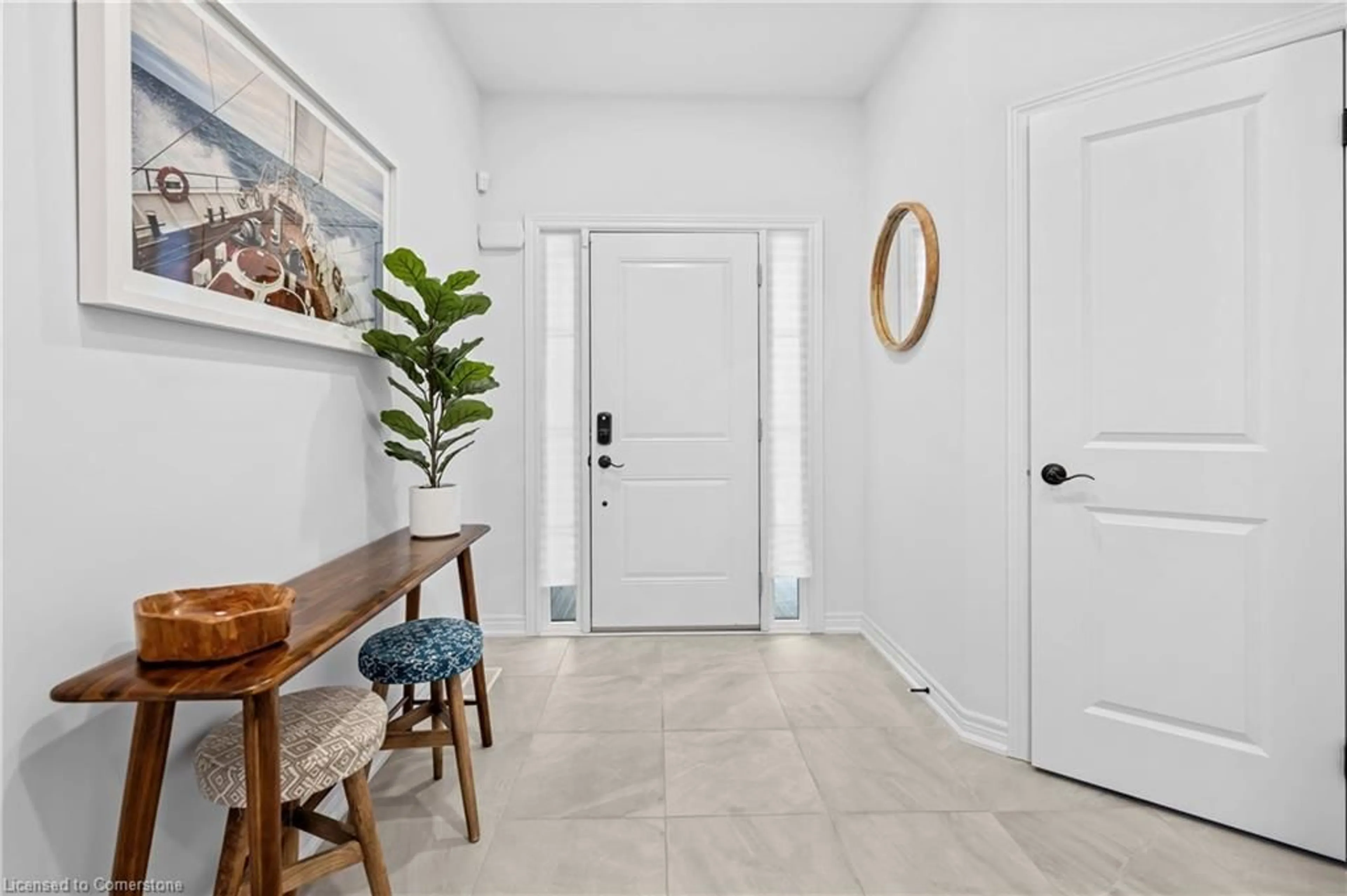 Indoor entryway for 556 Highway No. 8, Hamilton Ontario L8G 5G2