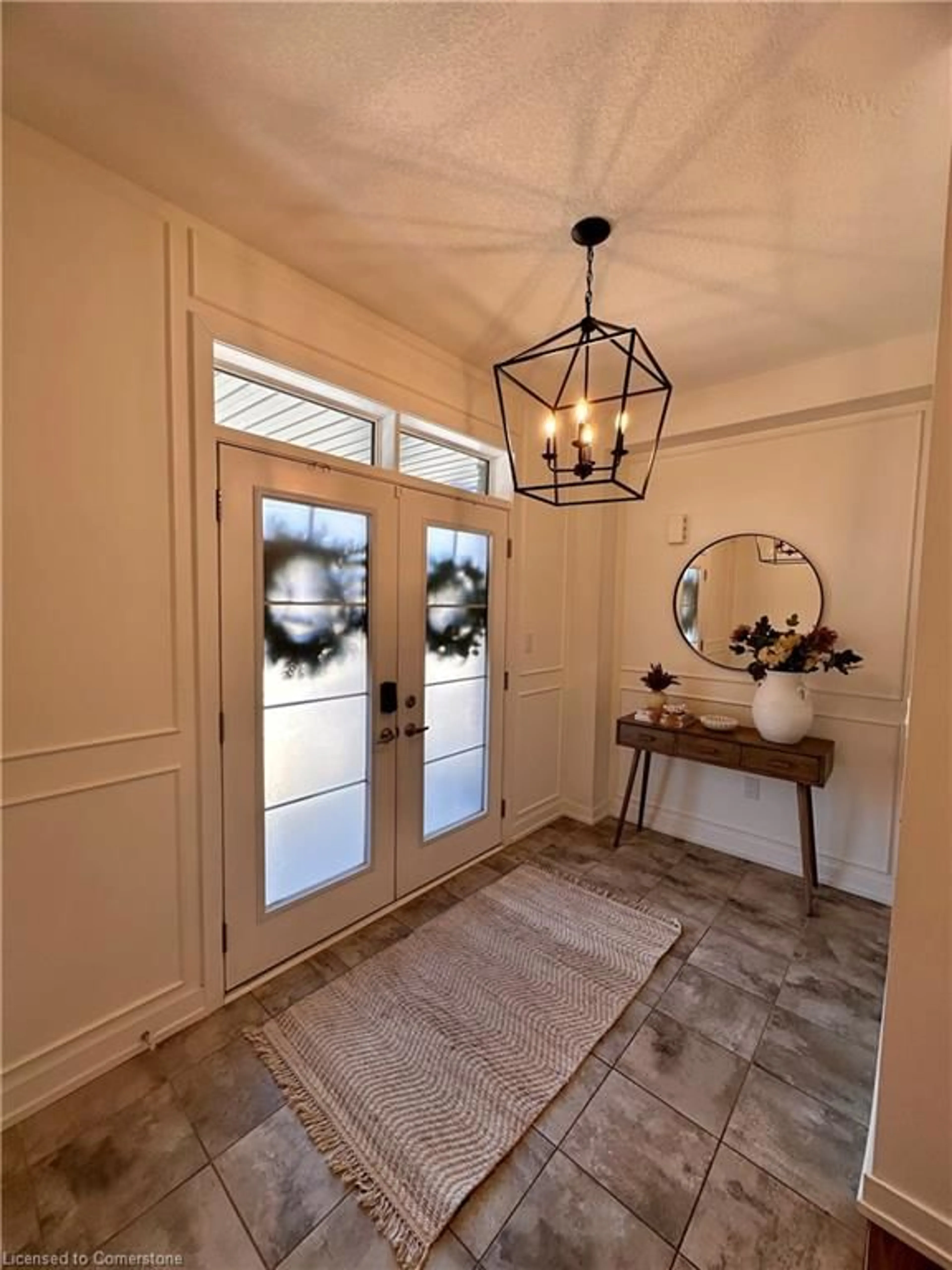 Indoor entryway for 28 Malcolm Crescent Cres, Caledonia Ontario N3W 0C8