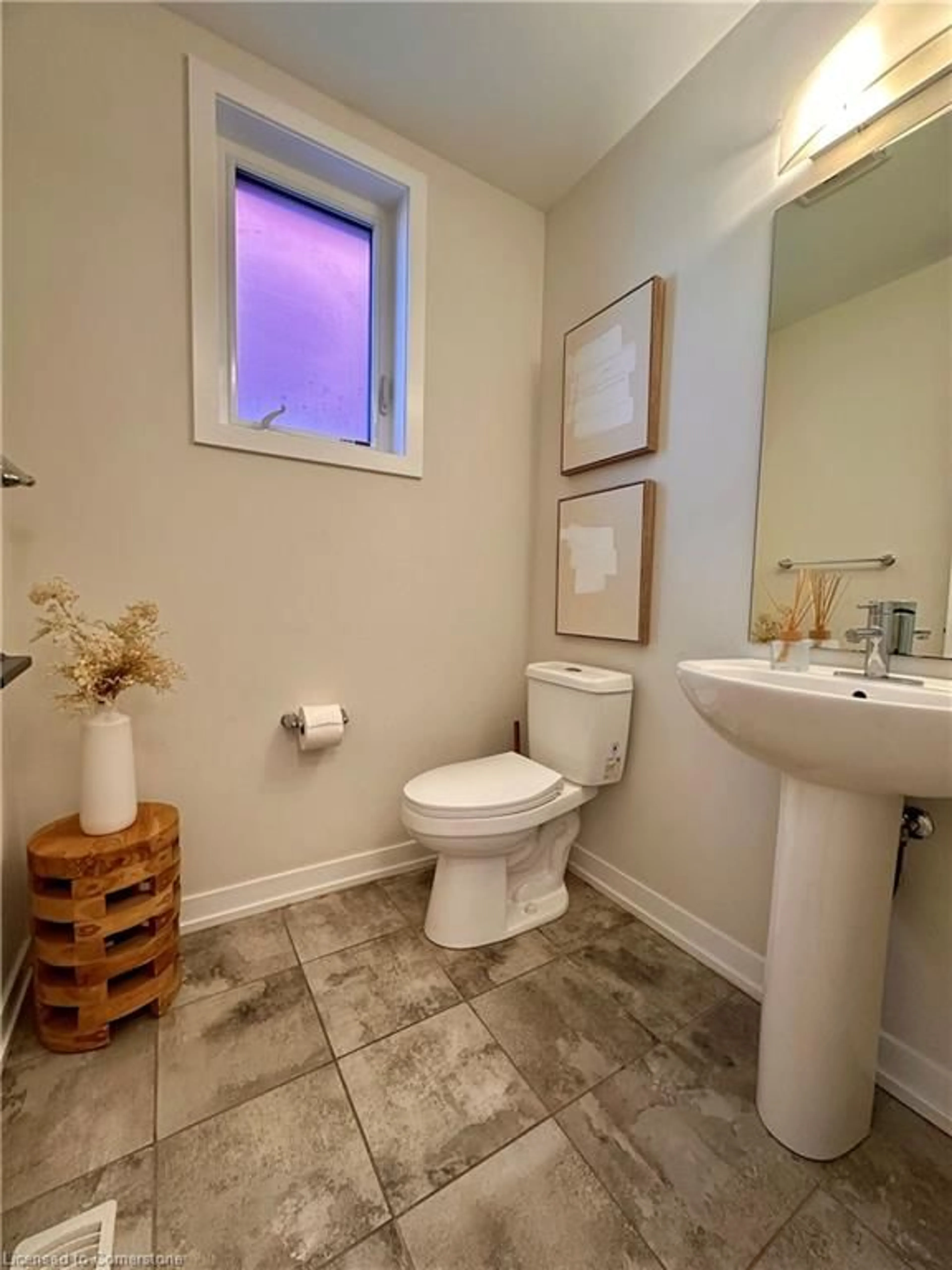 Contemporary bathroom, ceramic/tile floor for 28 Malcolm Crescent Cres, Caledonia Ontario N3W 0C8