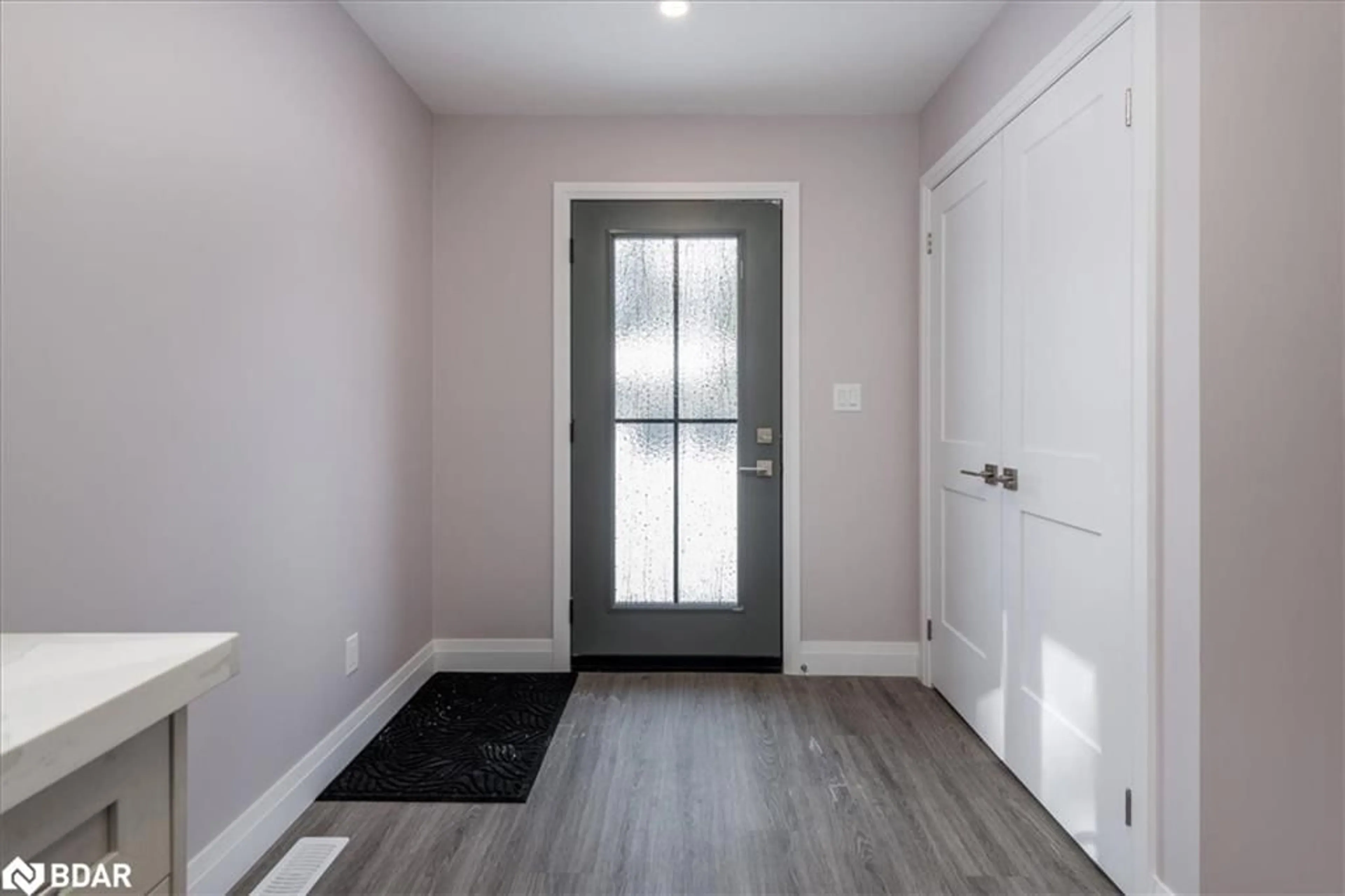 Indoor entryway for 141 Pine St, Gravenhurst Ontario P1P 1B1