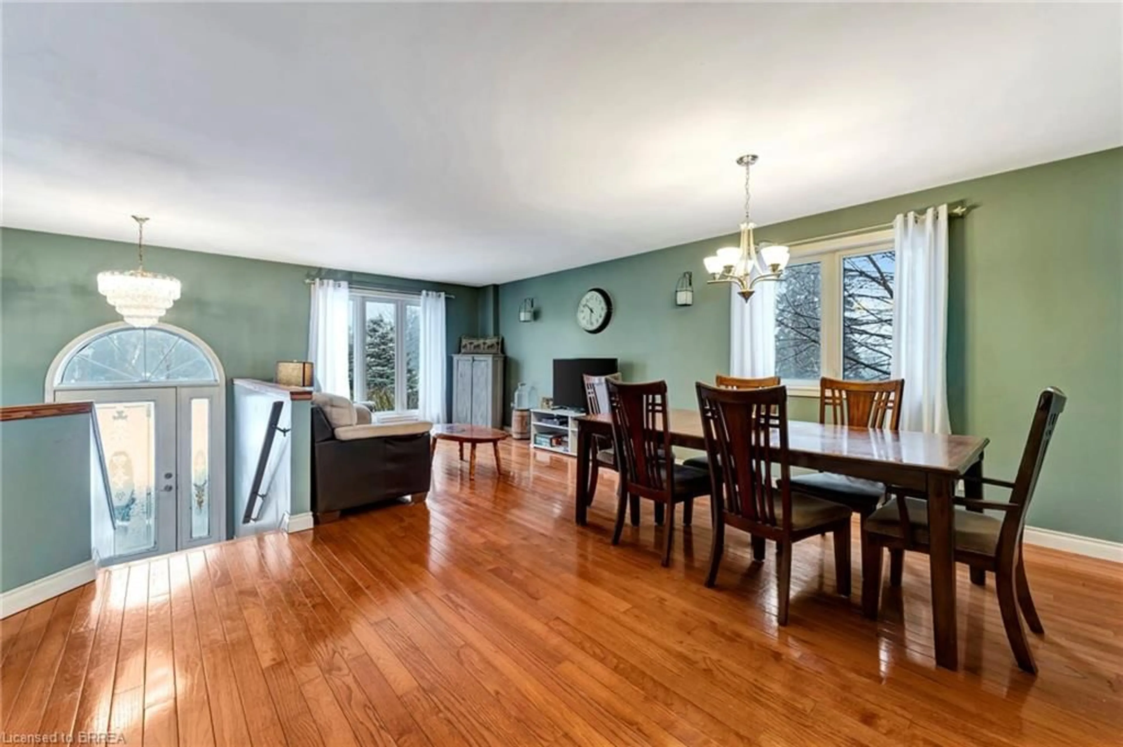 Dining room, wood/laminate floor for 901 Windham 11 Rd, Delhi Ontario N4B 2W5