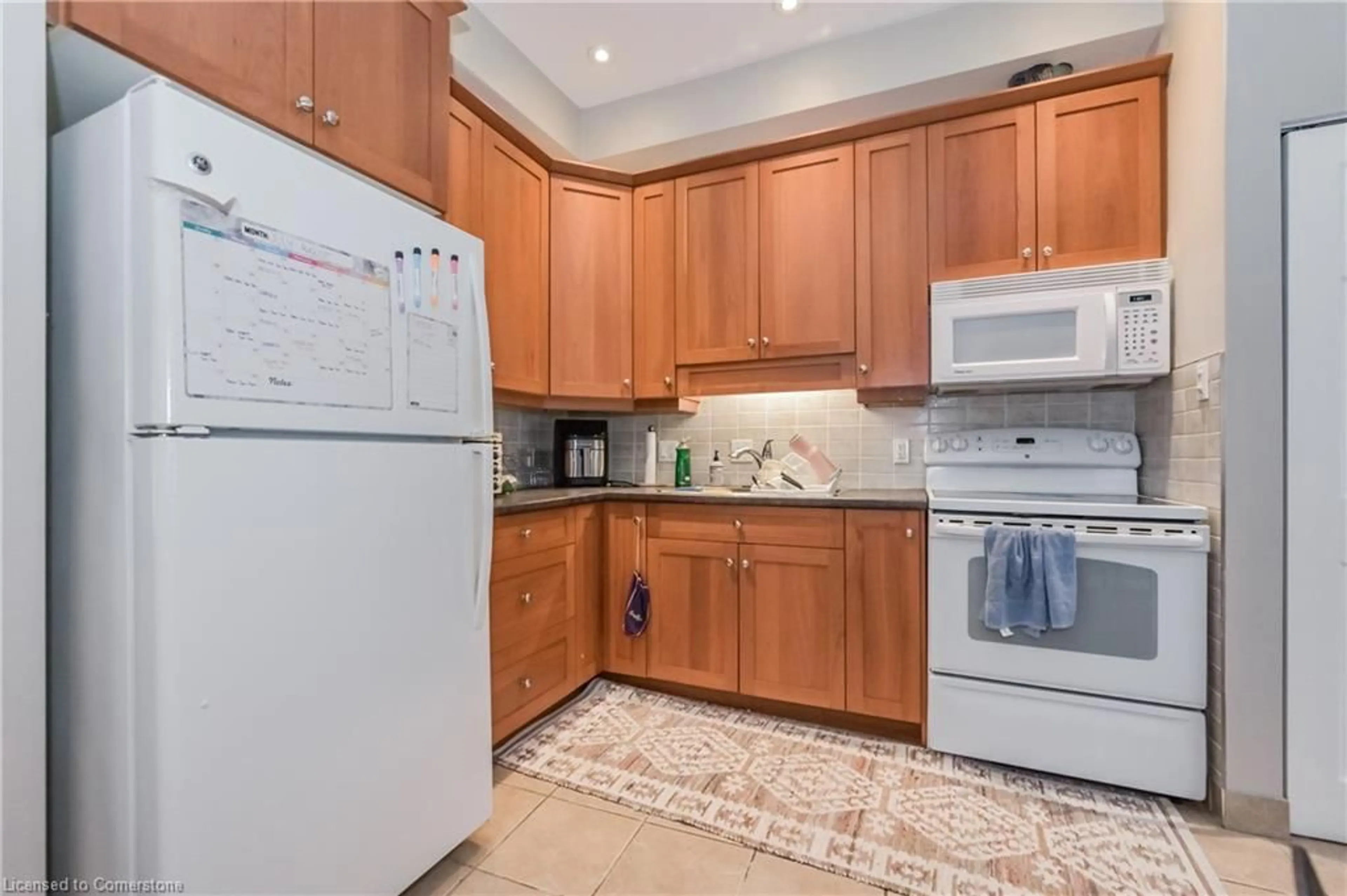 Standard kitchen, ceramic/tile floor for 210 York St, Palmerston Ontario N0G 2P0