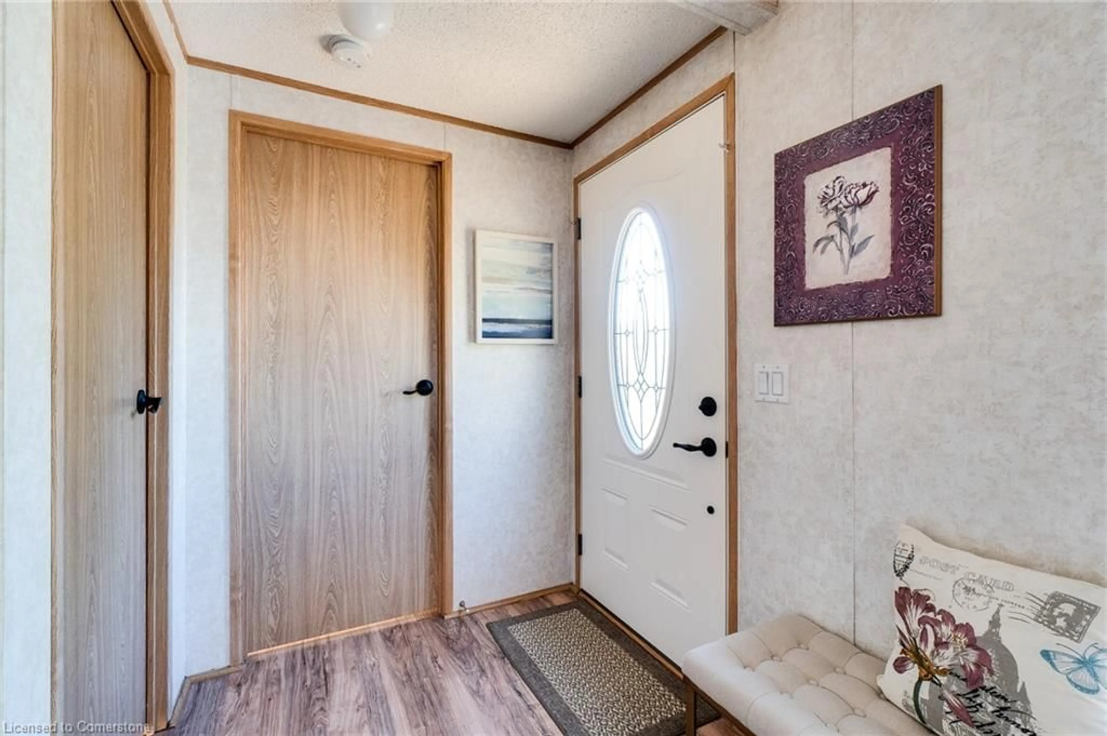 Indoor entryway for 23 Olympia Avenue Pvt Ave, Puslinch Ontario N1H 6H9