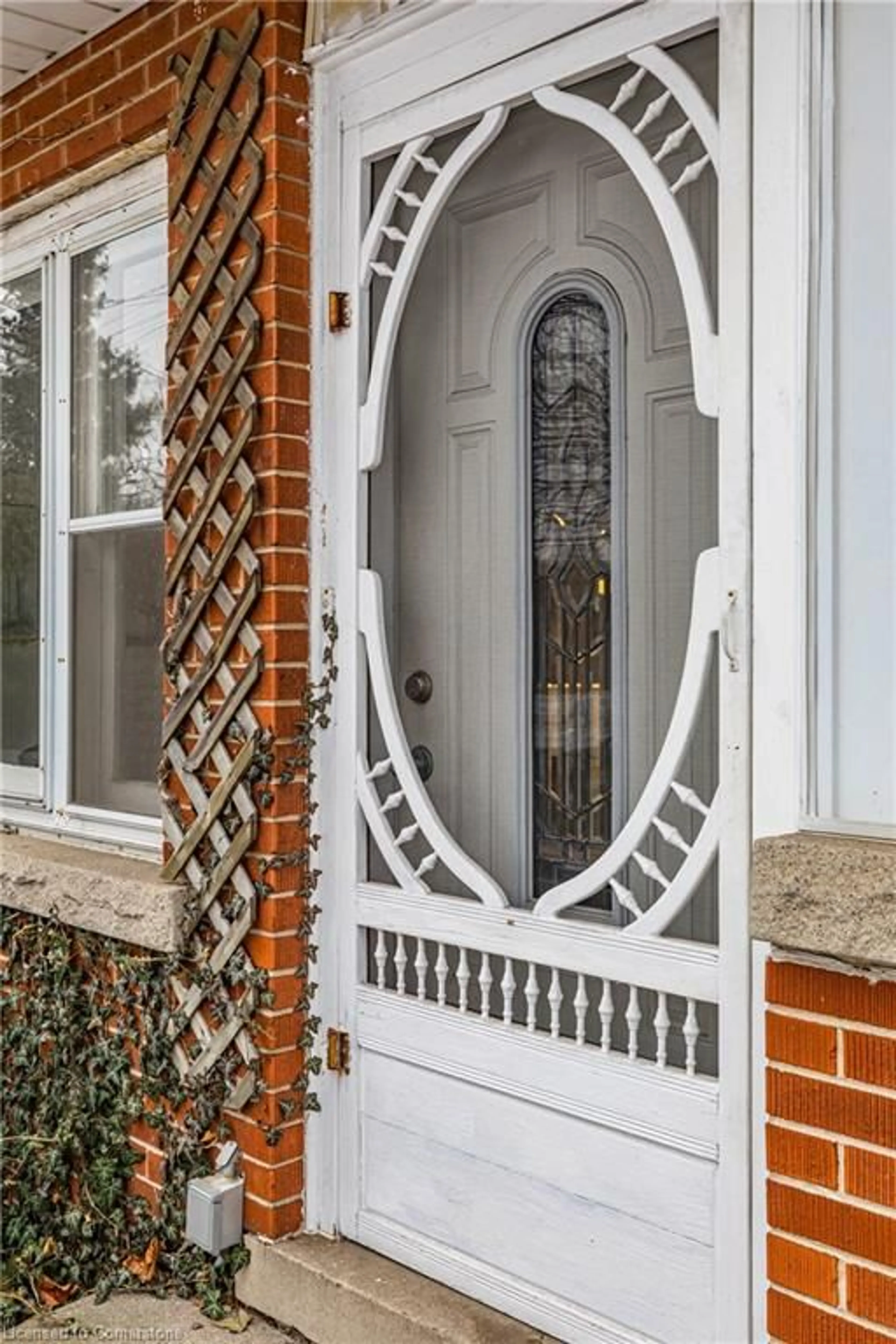 Indoor entryway for 148 Terrace Dr, Hamilton Ontario L9A 2Z1