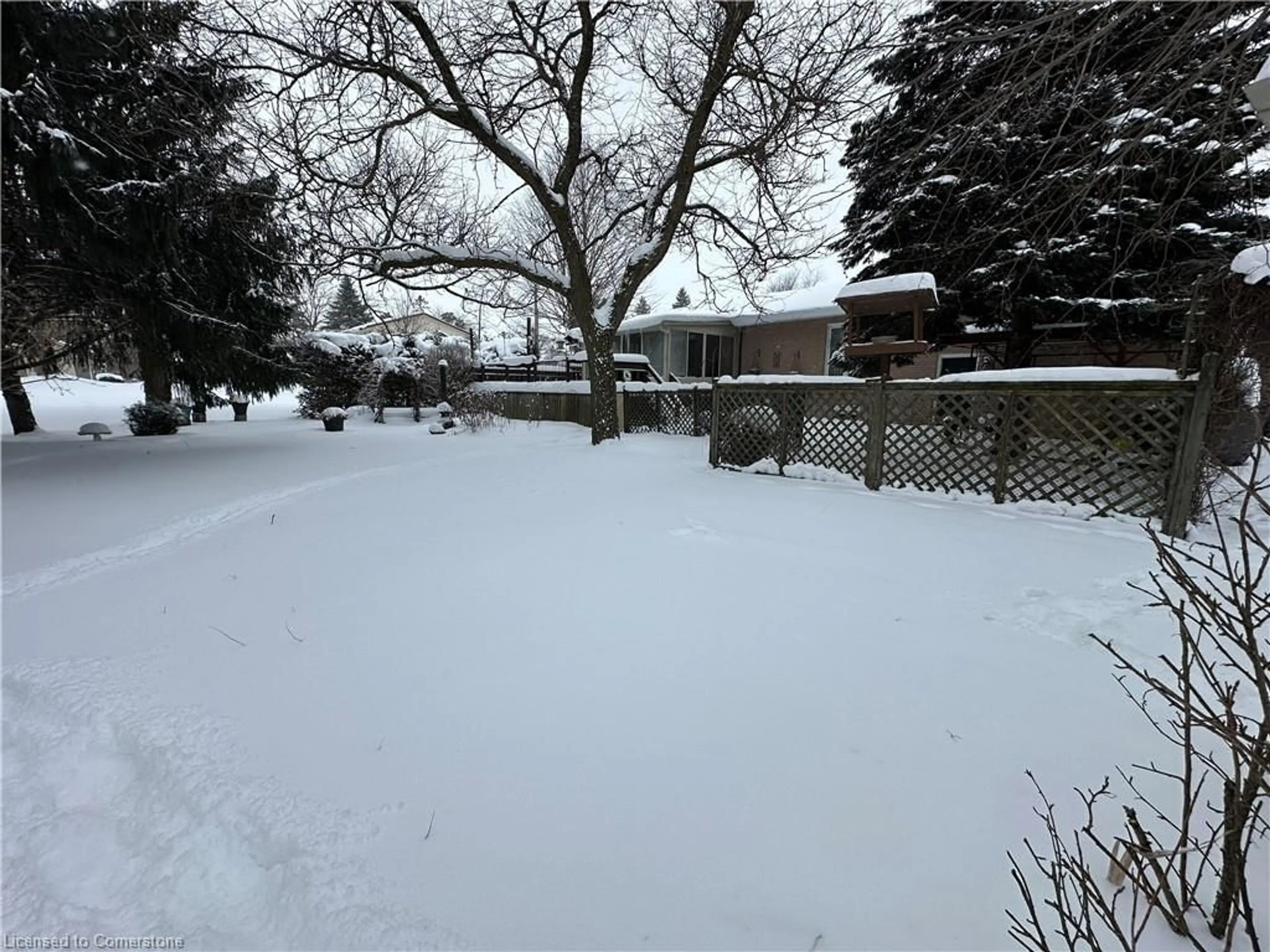 A pic from outside/outdoor area/front of a property/back of a property/a pic from drone, street for 486 Toronto St St, Palmerston Ontario N0G 2P0