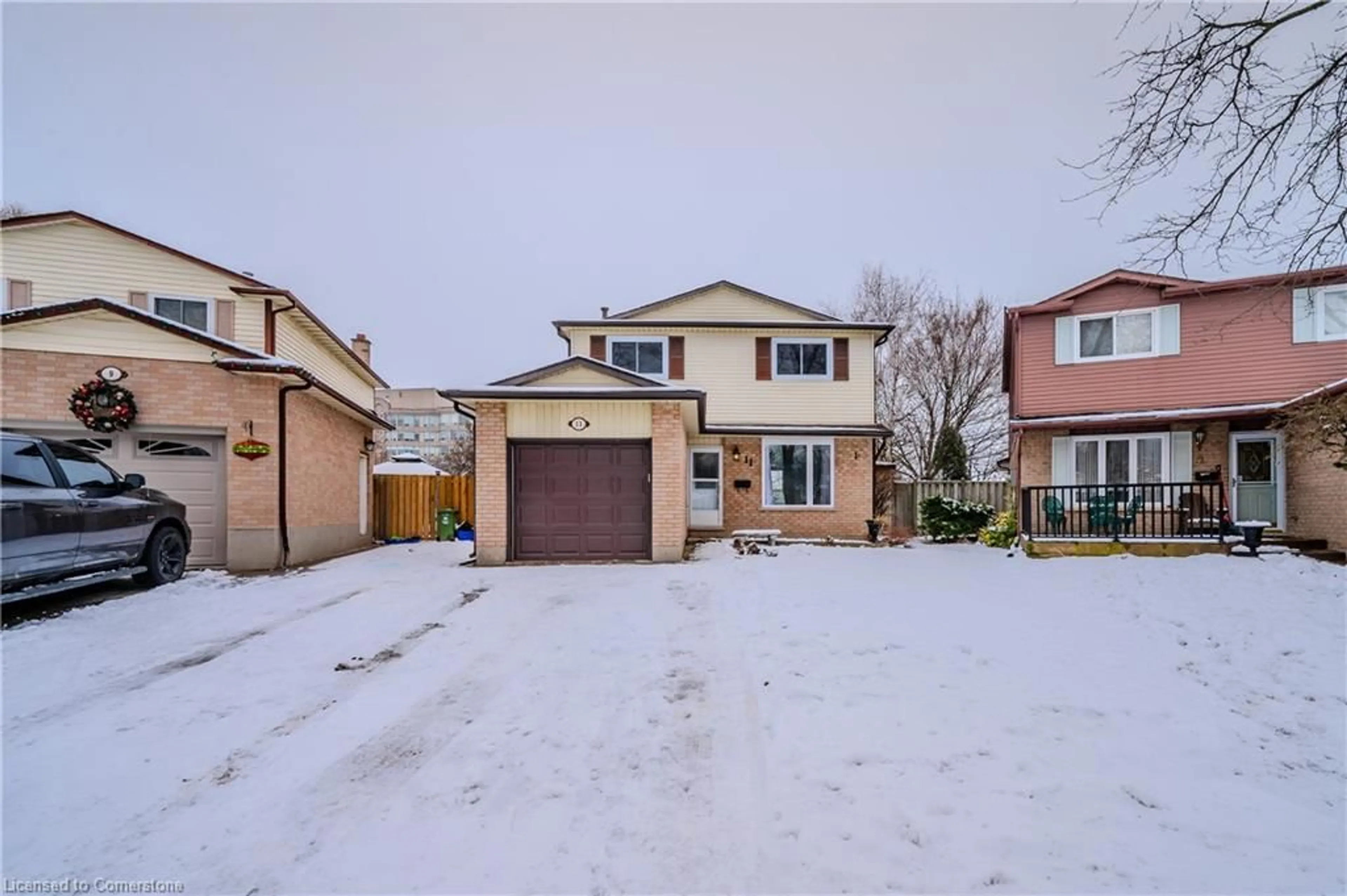 A pic from outside/outdoor area/front of a property/back of a property/a pic from drone, street for 11 Pecan Crt, Stoney Creek Ontario L8G 4L6