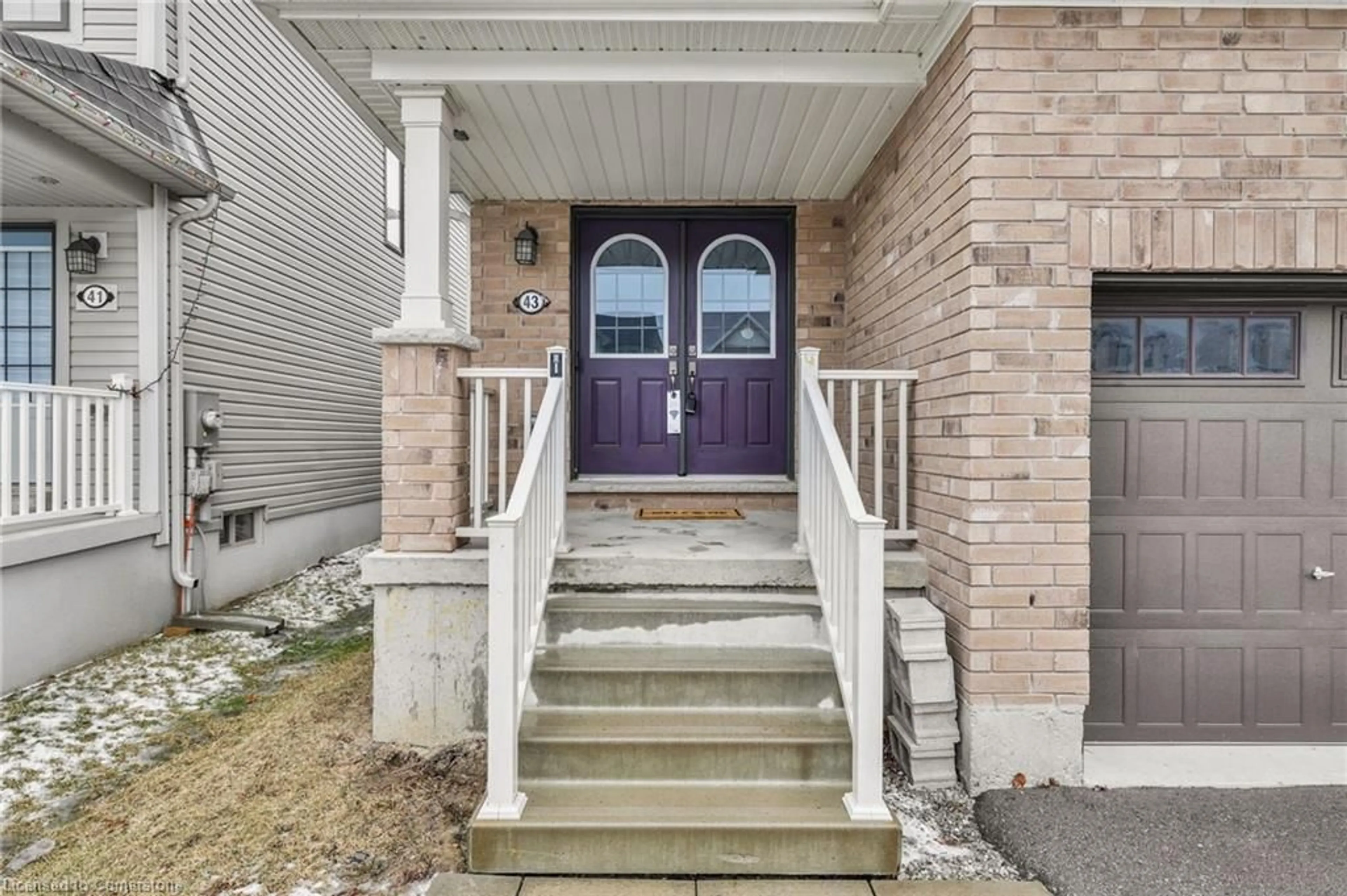 Indoor entryway for 43 Kelso Dr, Haldimand Ontario N3W 0B7