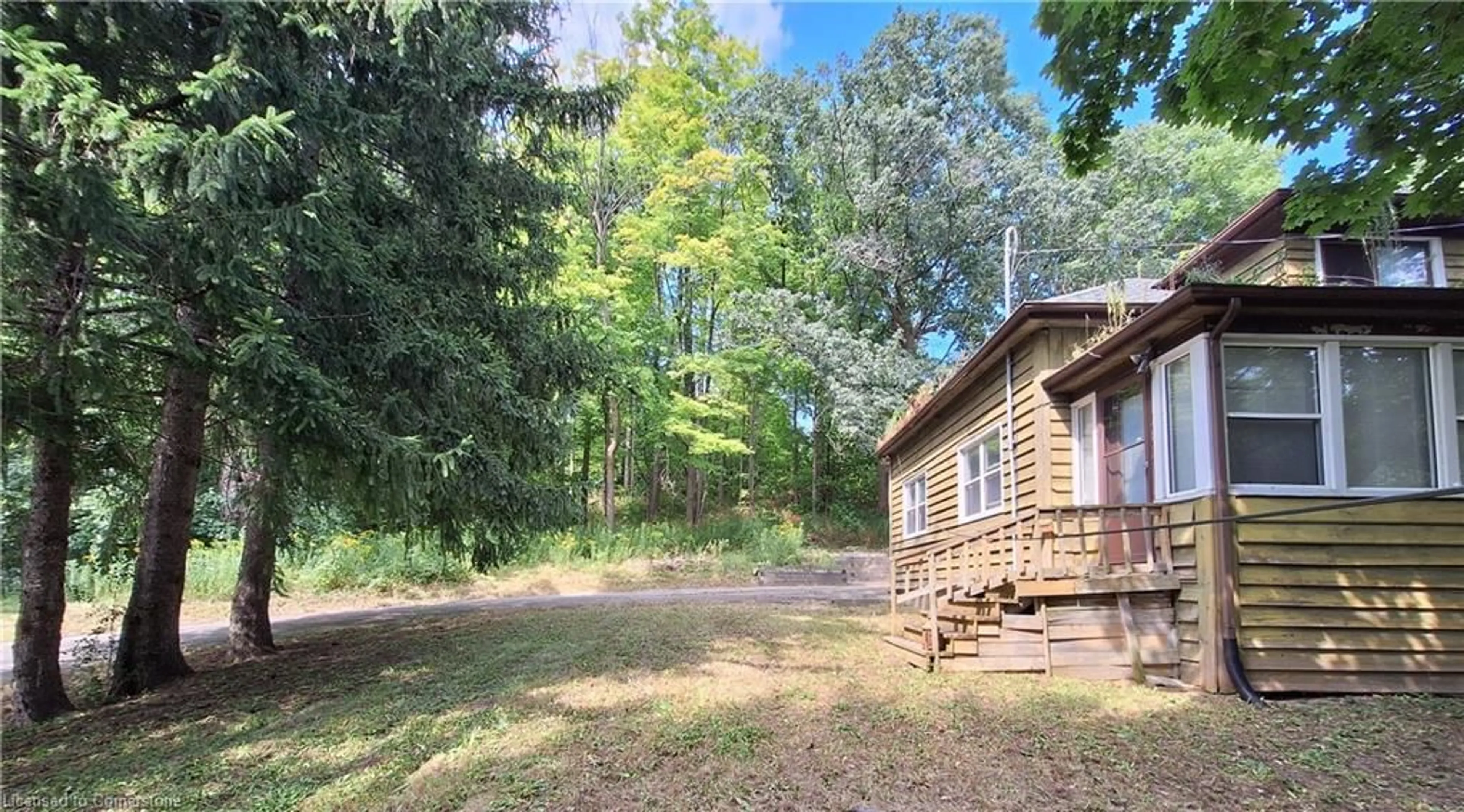 A pic from outside/outdoor area/front of a property/back of a property/a pic from drone, forest/trees view for 191 Mill St, Waterdown Ontario L0R 2H0